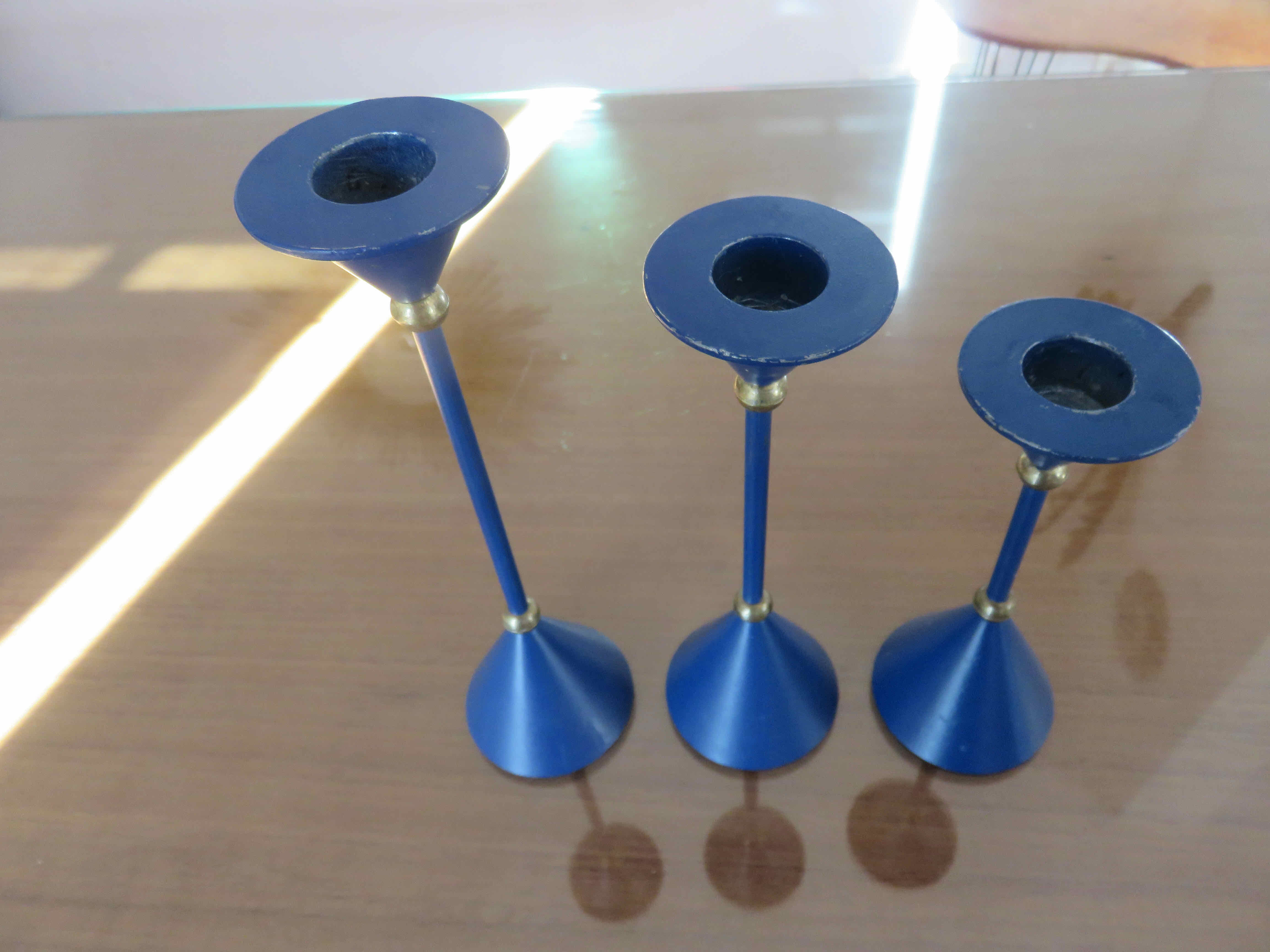 3 modernist Scandinavian candlesticks in blue lacquered metal and brass 60s 70s