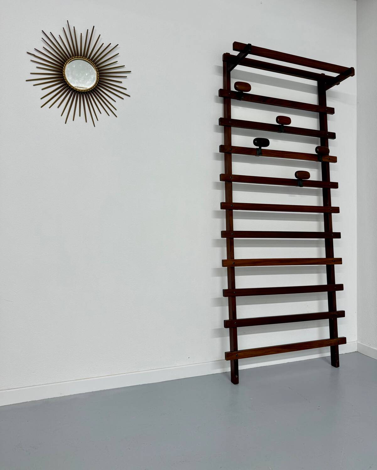 Antique Italian design wall coat rack Ezhio Longhi / Elam vintage teak