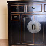 Chinese chest of drawers in black and gold lacquer