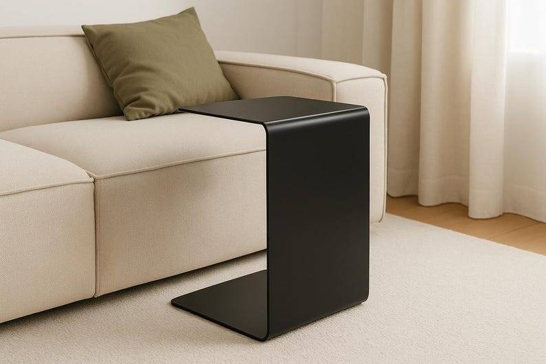 Table d'appoint minimaliste en acier