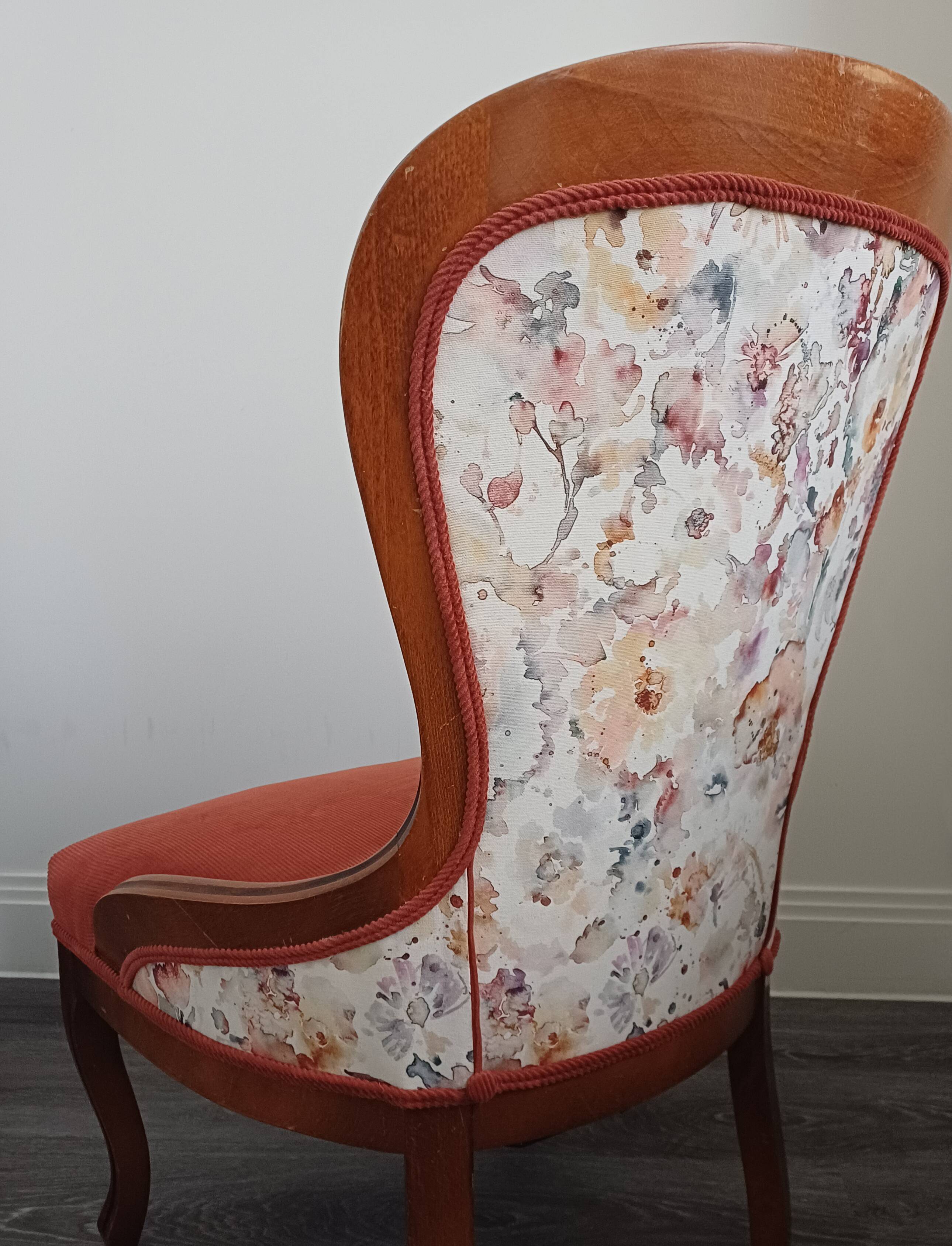 Antique armchair, Victorian style, fully restored – Unique piece