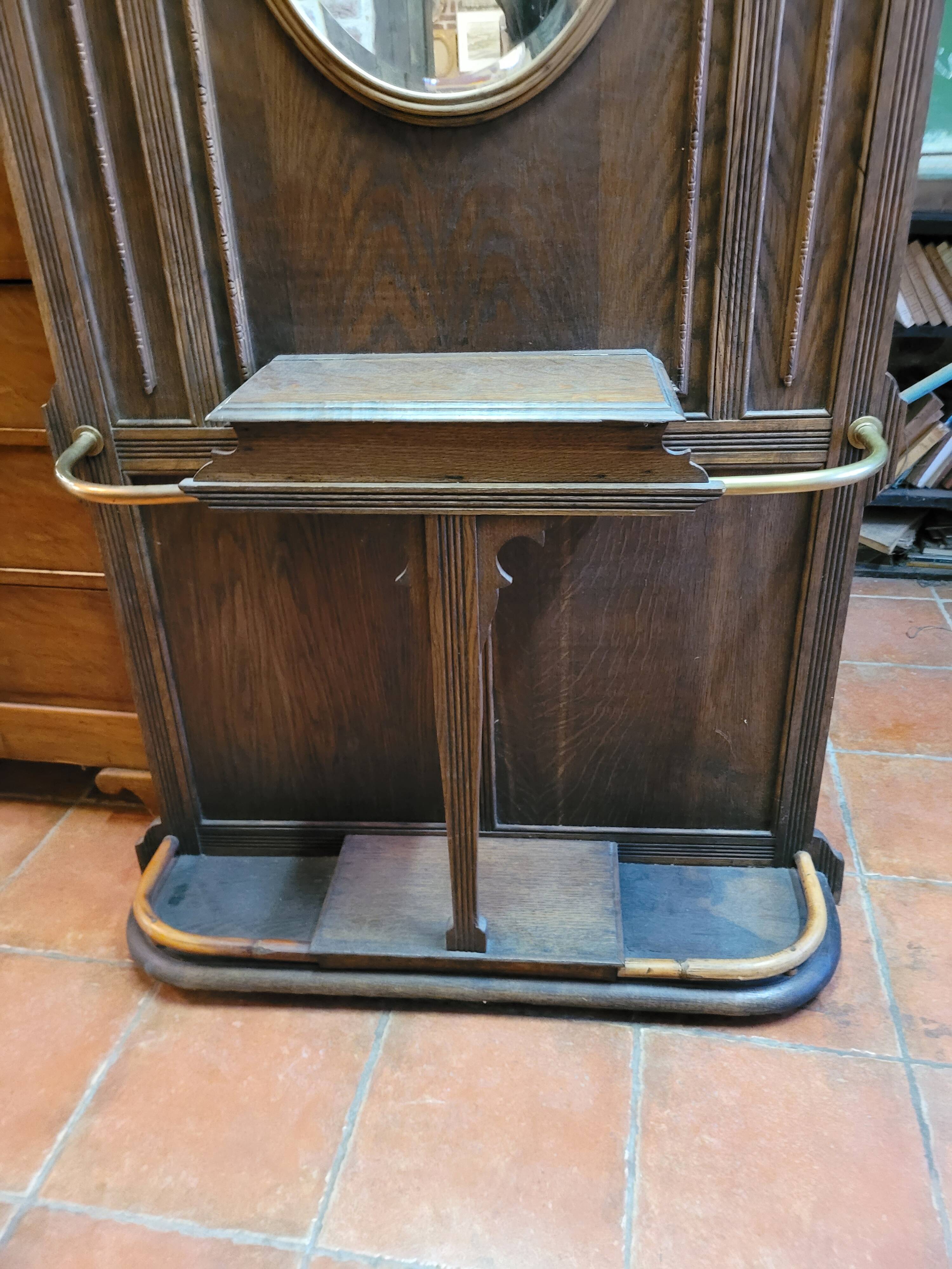 Old cloakroom or coat rack in oak