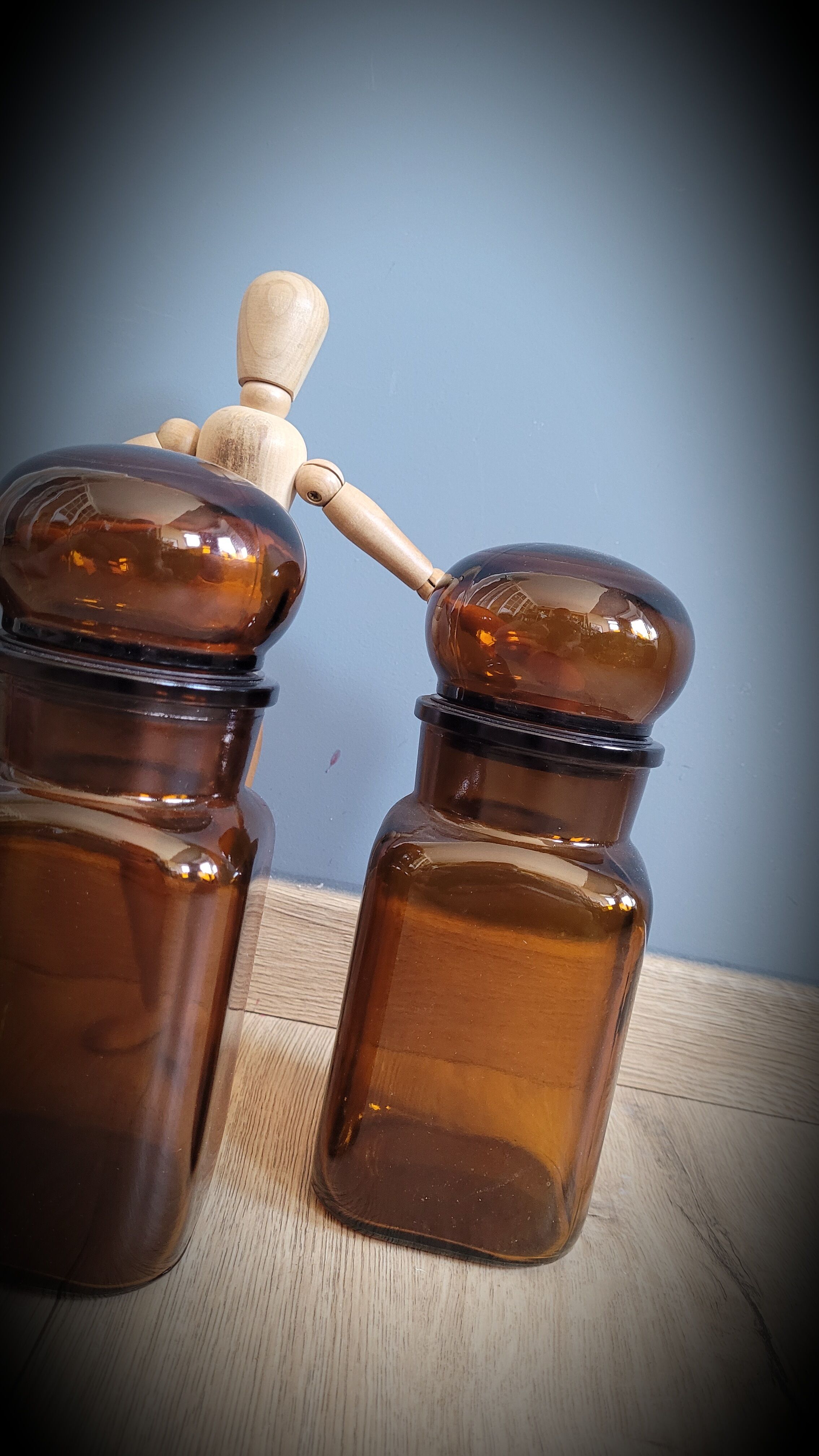 Trio bottles brown round cap