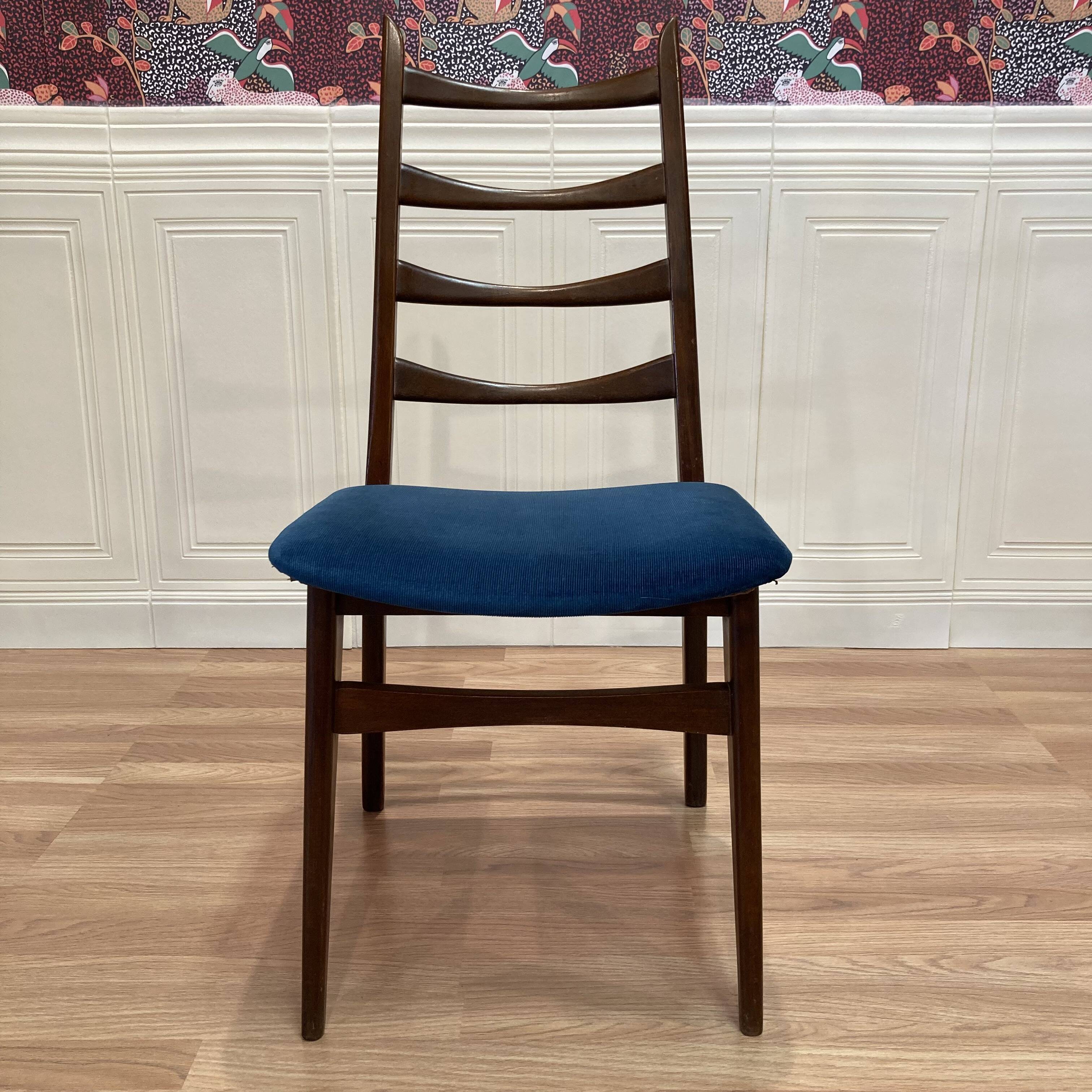 Suite de 3 chaises "design scandinave".