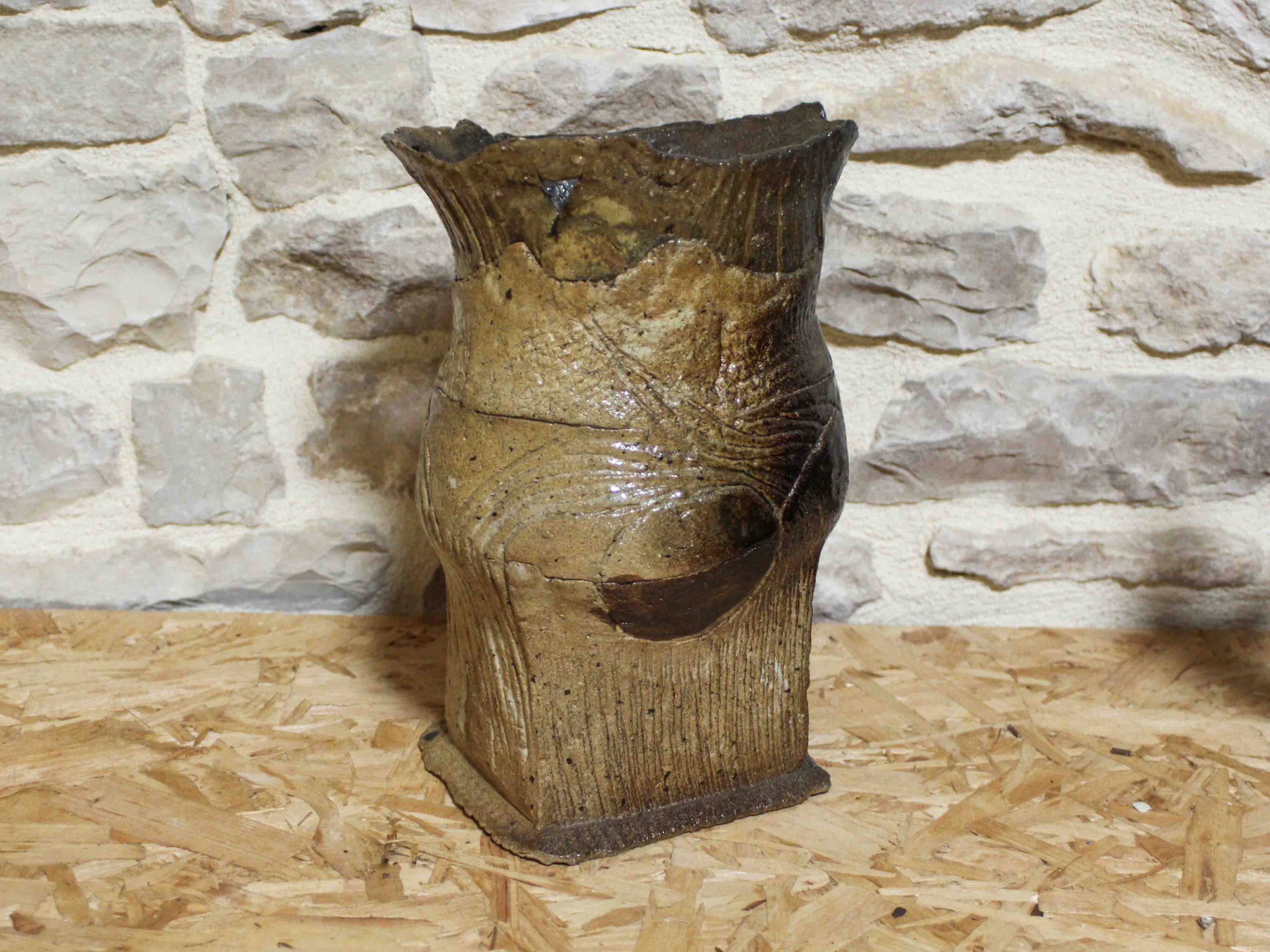 Vase made from a slab of scarified stoneware