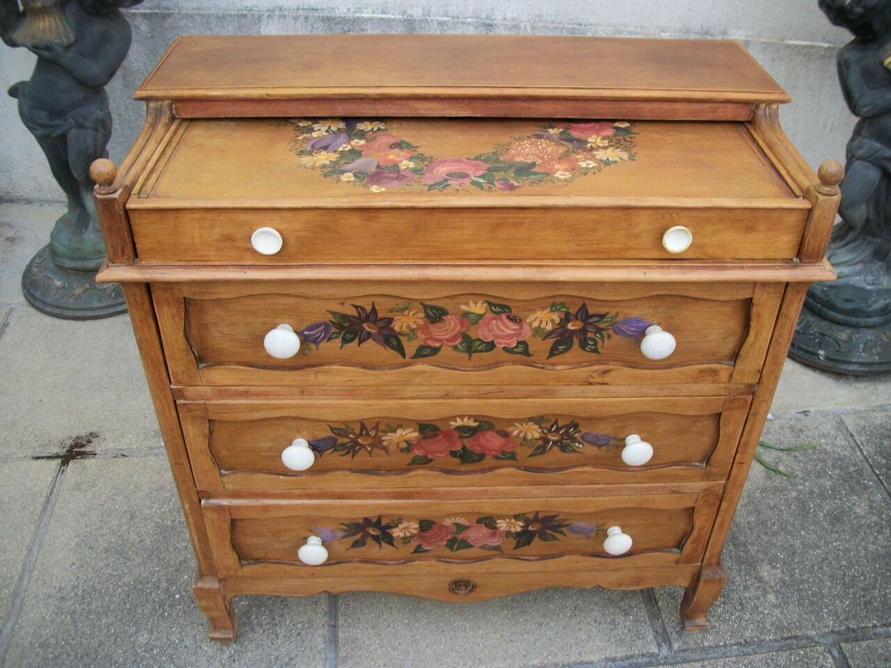 Chest of drawers