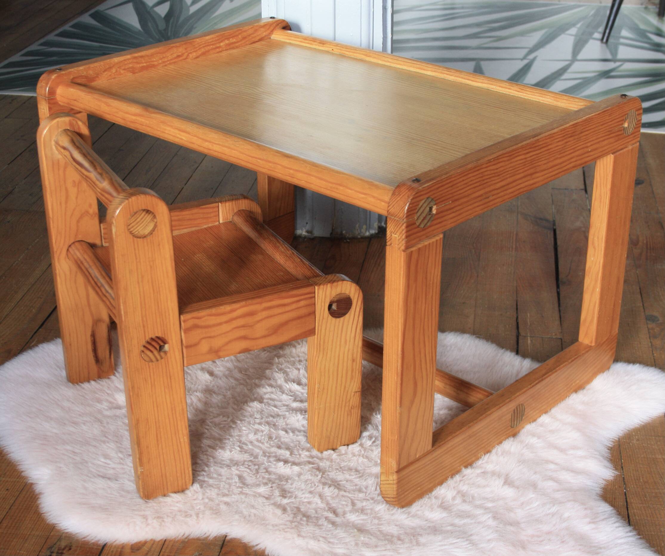 Bureau et chaise enfant brutaliste