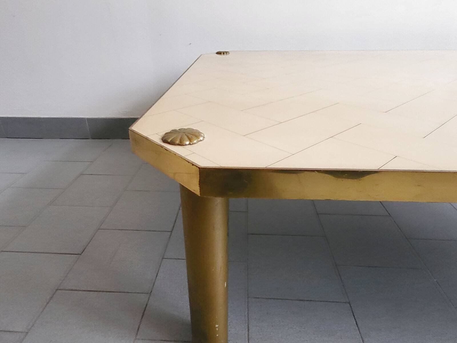 Important vintage italian coffee table 1960 in formica, brass & gold steel