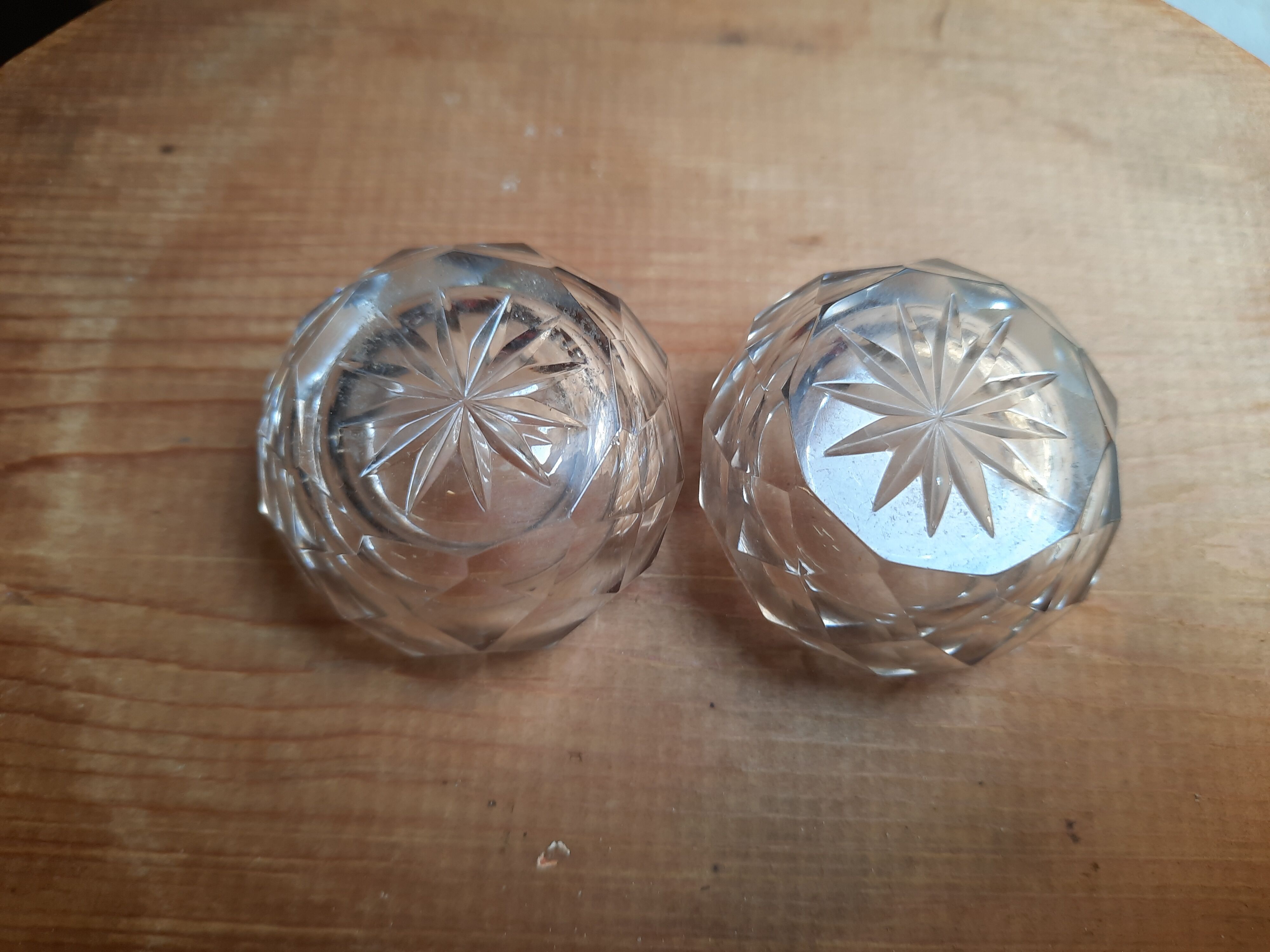 Pair of crystal saleron