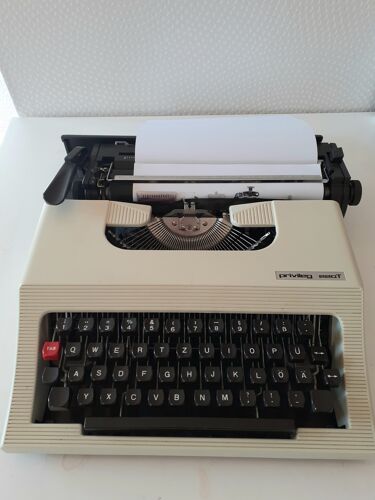 Machine à écrire vintage allemande Privileg 220T