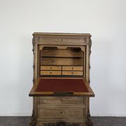Baroque secretary in Louis XV style made of walnut.