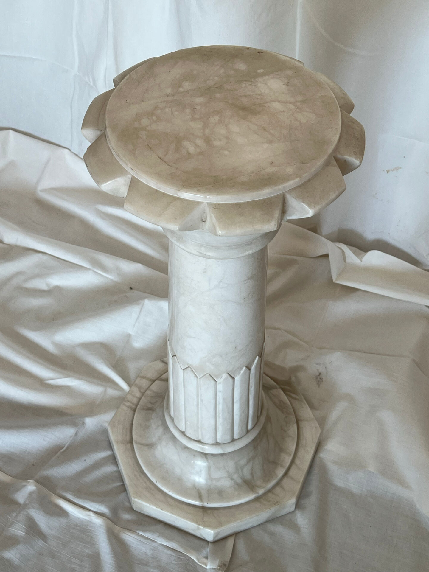 Luminous column in alabaster