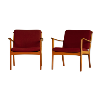 Paire de fauteuils PJ 112 par Ole Wanscher en acajou et laine bordeaux