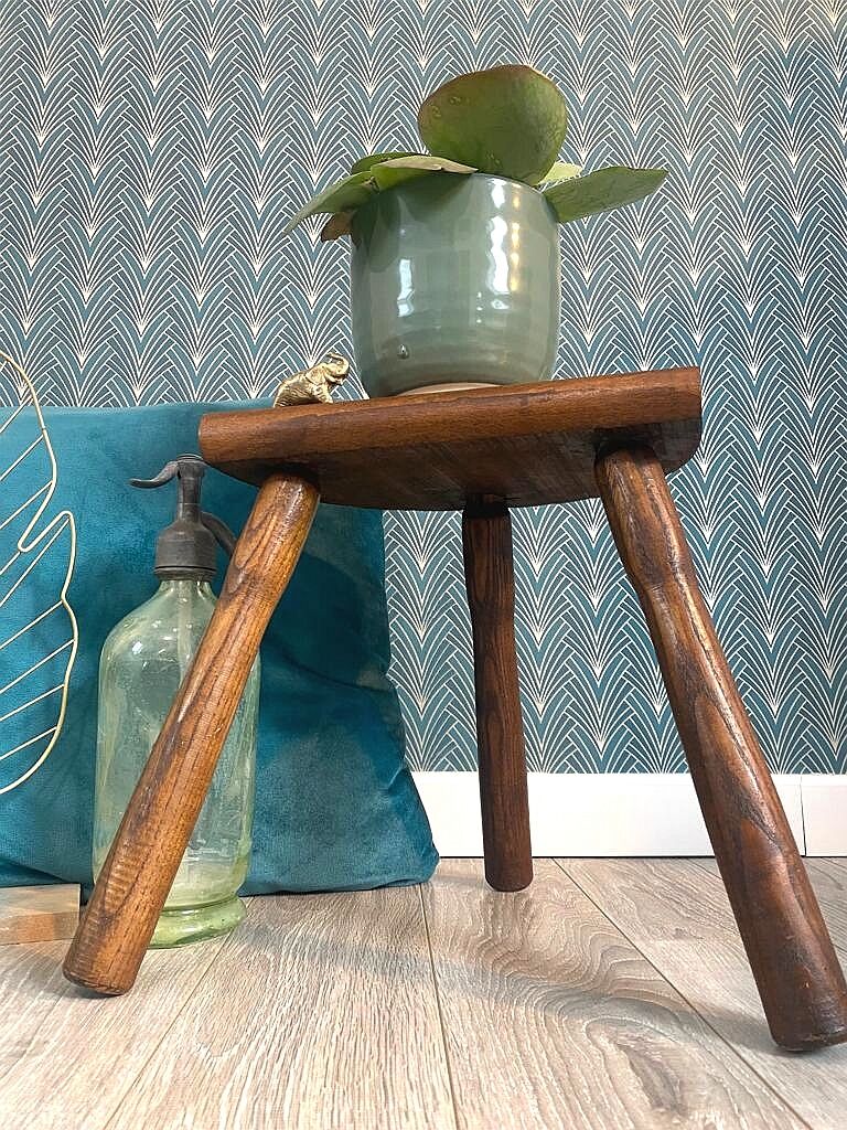 Tripod stool