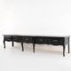 Buffet bas noir de style Louis XV du 20ème siècle.