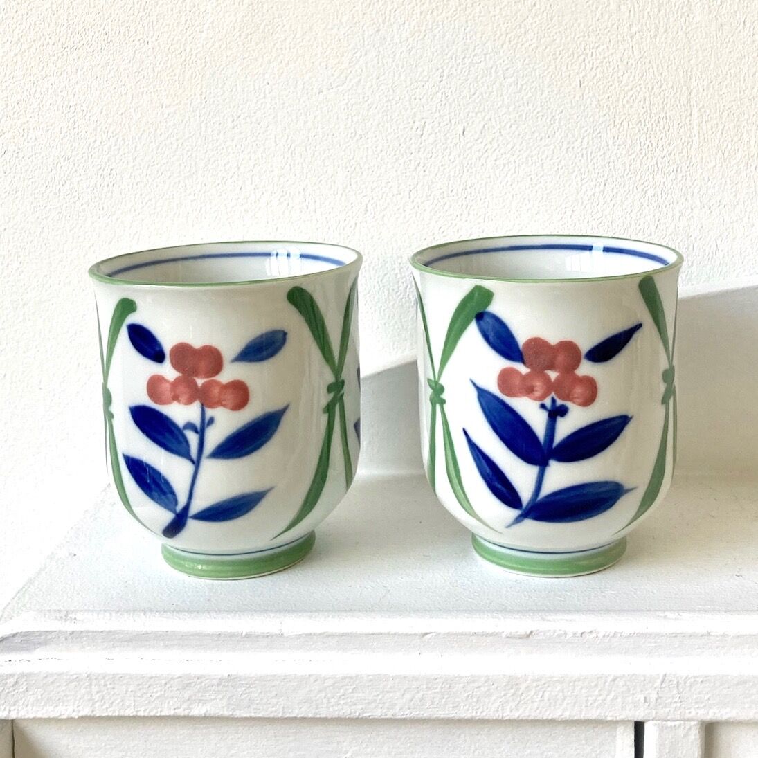 Porcelain cup duo