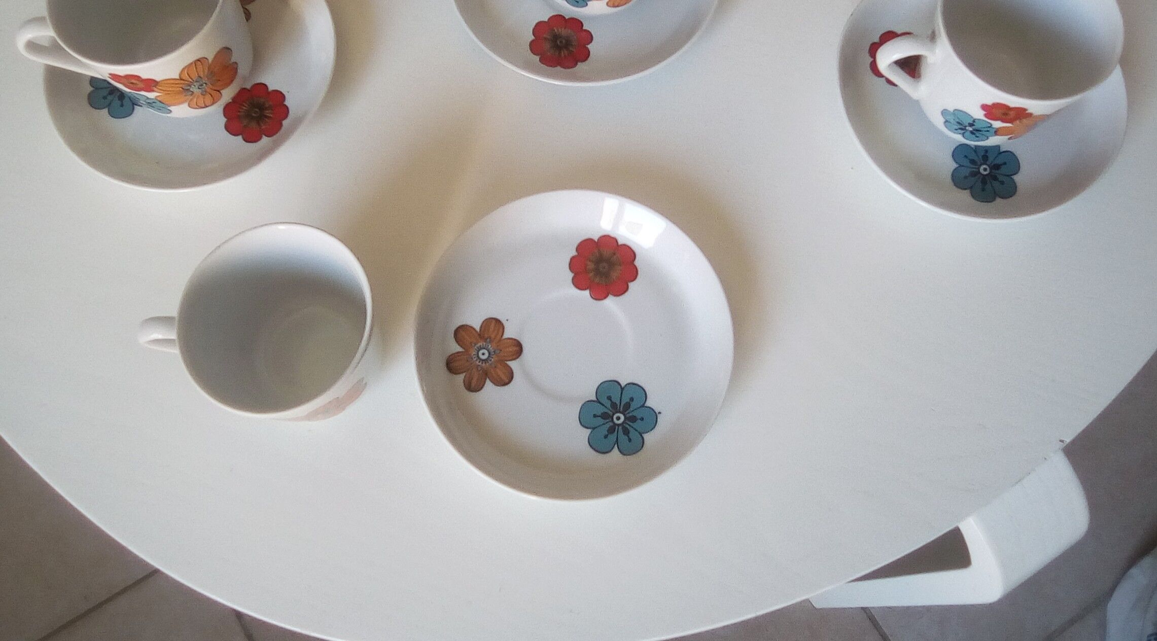 Set of 6 cups and porcelain under cups 70s