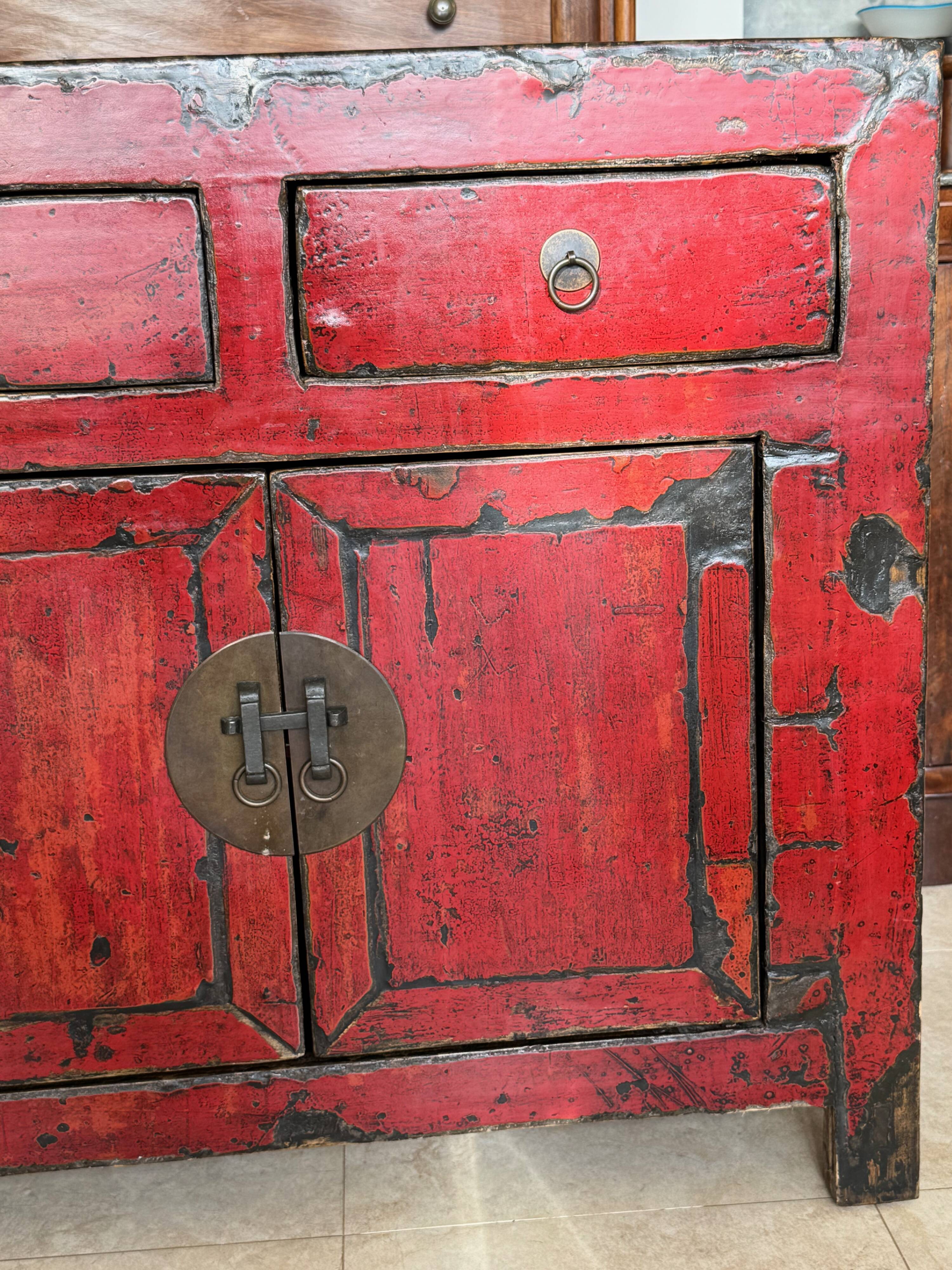 Small antique Chinese buffet (1920-1950) in rustic style, red lacquered, ori