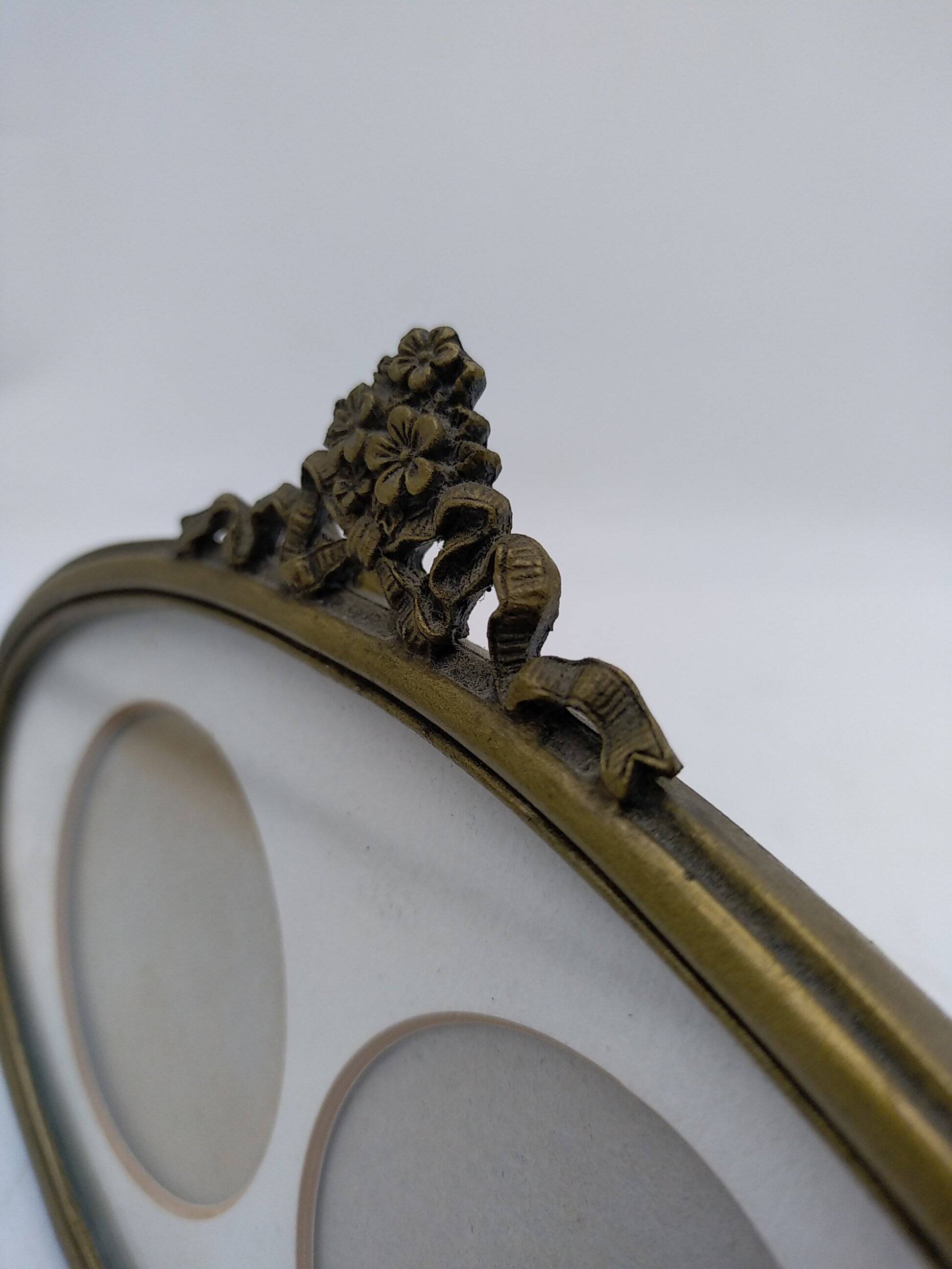 Oval brass photo frame circa 1900.