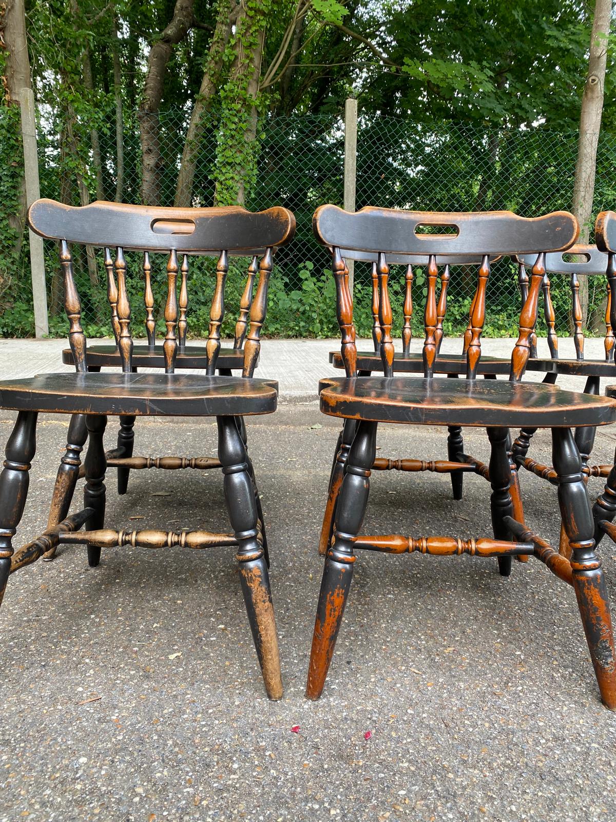 6 solid wood Windsor dining chairs from the 1950s.