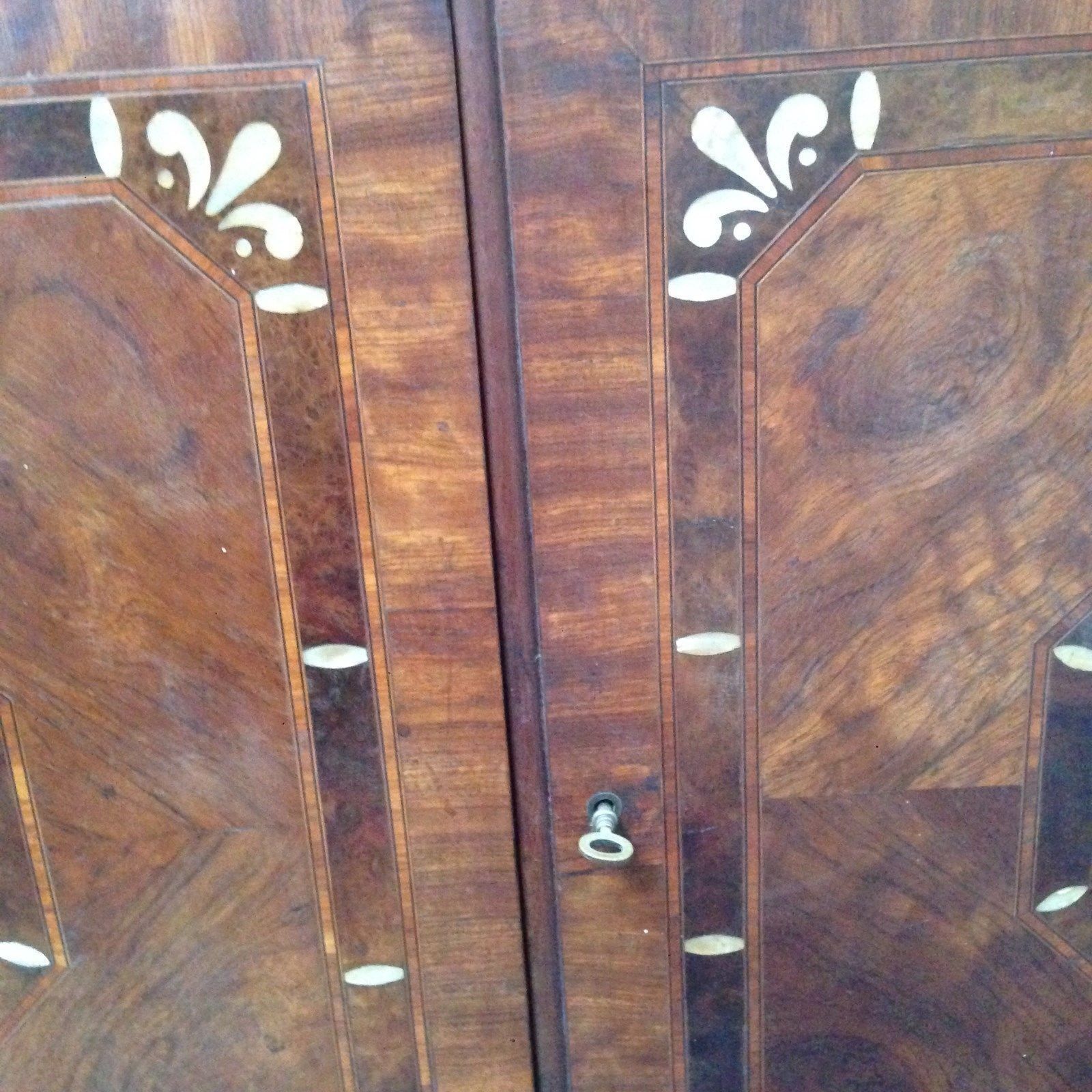 Buffet in marquetry