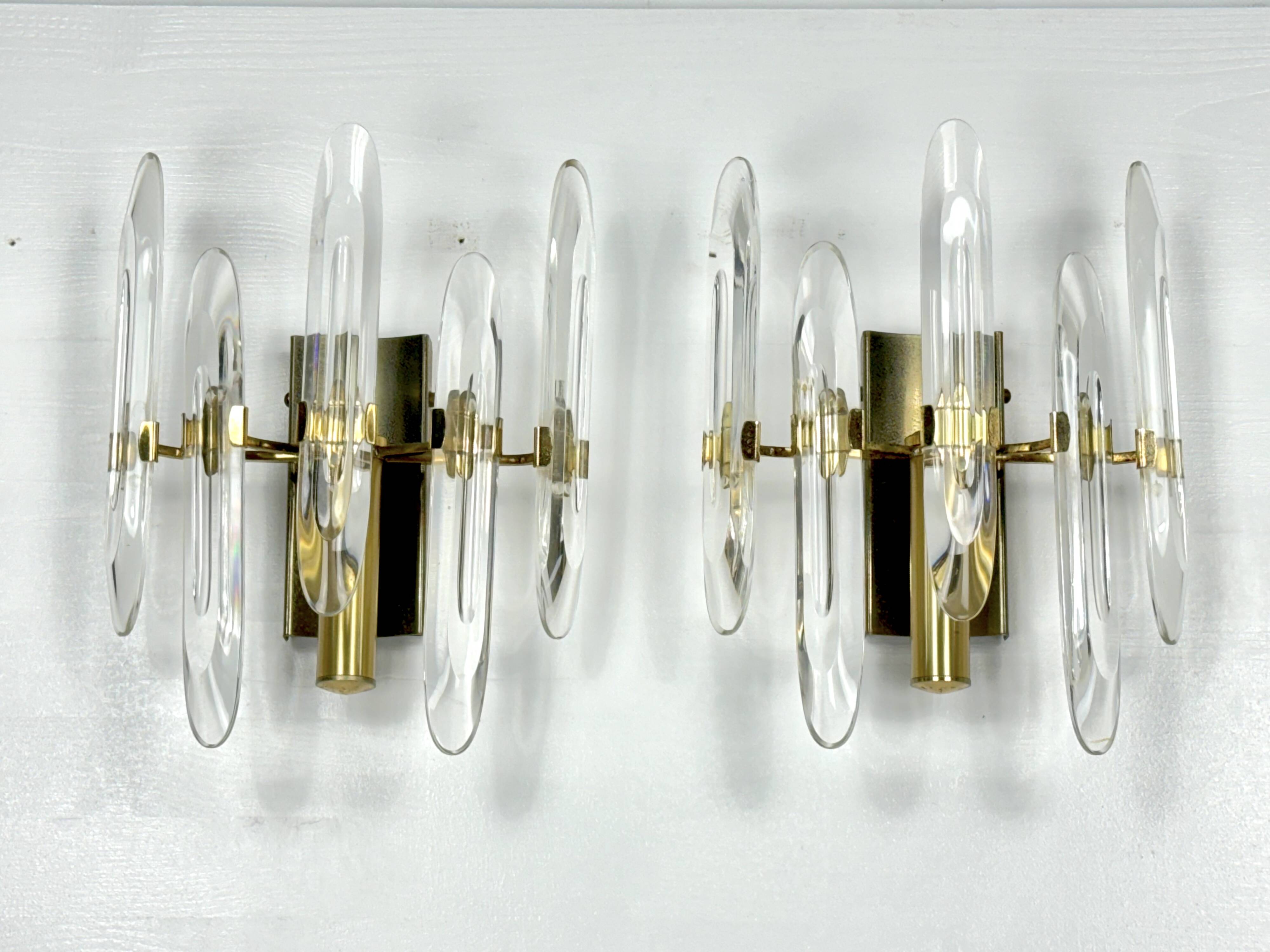 Sciolari, set of two large sconces in glass and gilded brass. Italy 1970s