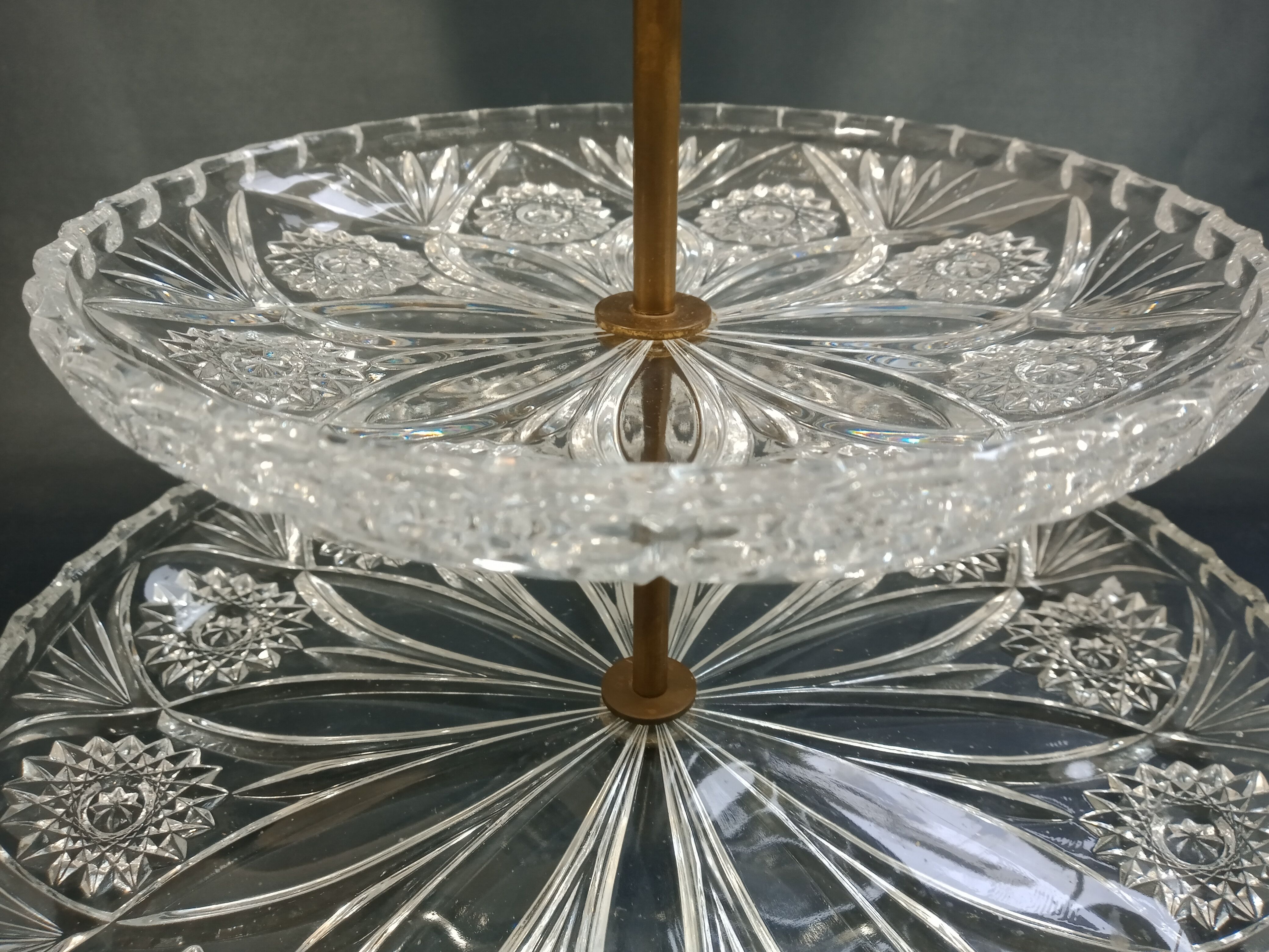 Three-storey display in chiseled glass and brass