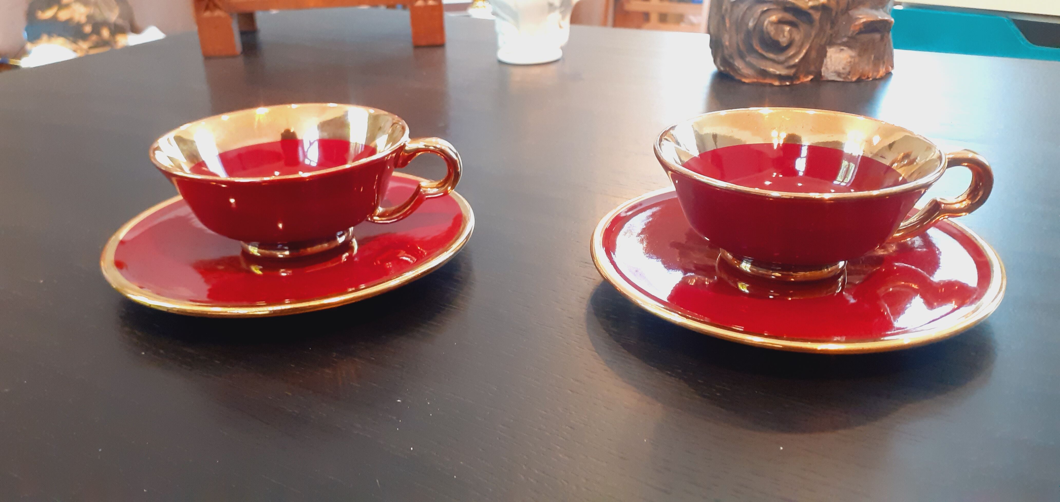 Pair of cup year 50 in glazed porcelain Magdalithe