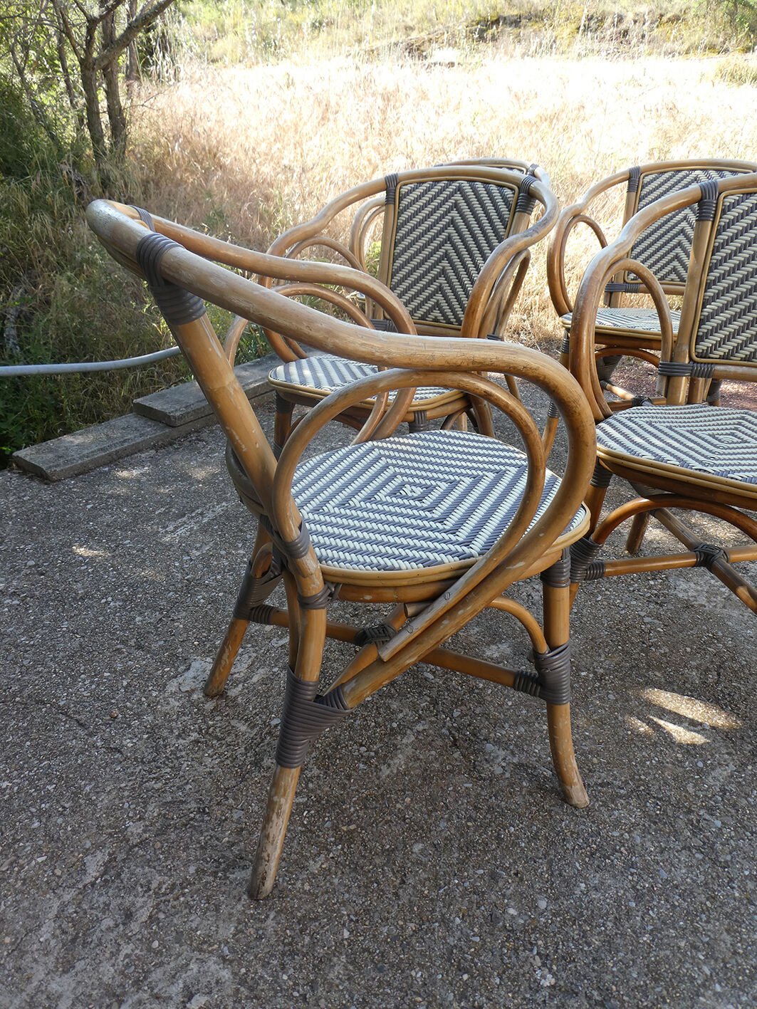 Ensemble de 6 fauteuils bistrot de terrasse en rotin type "parisienne".