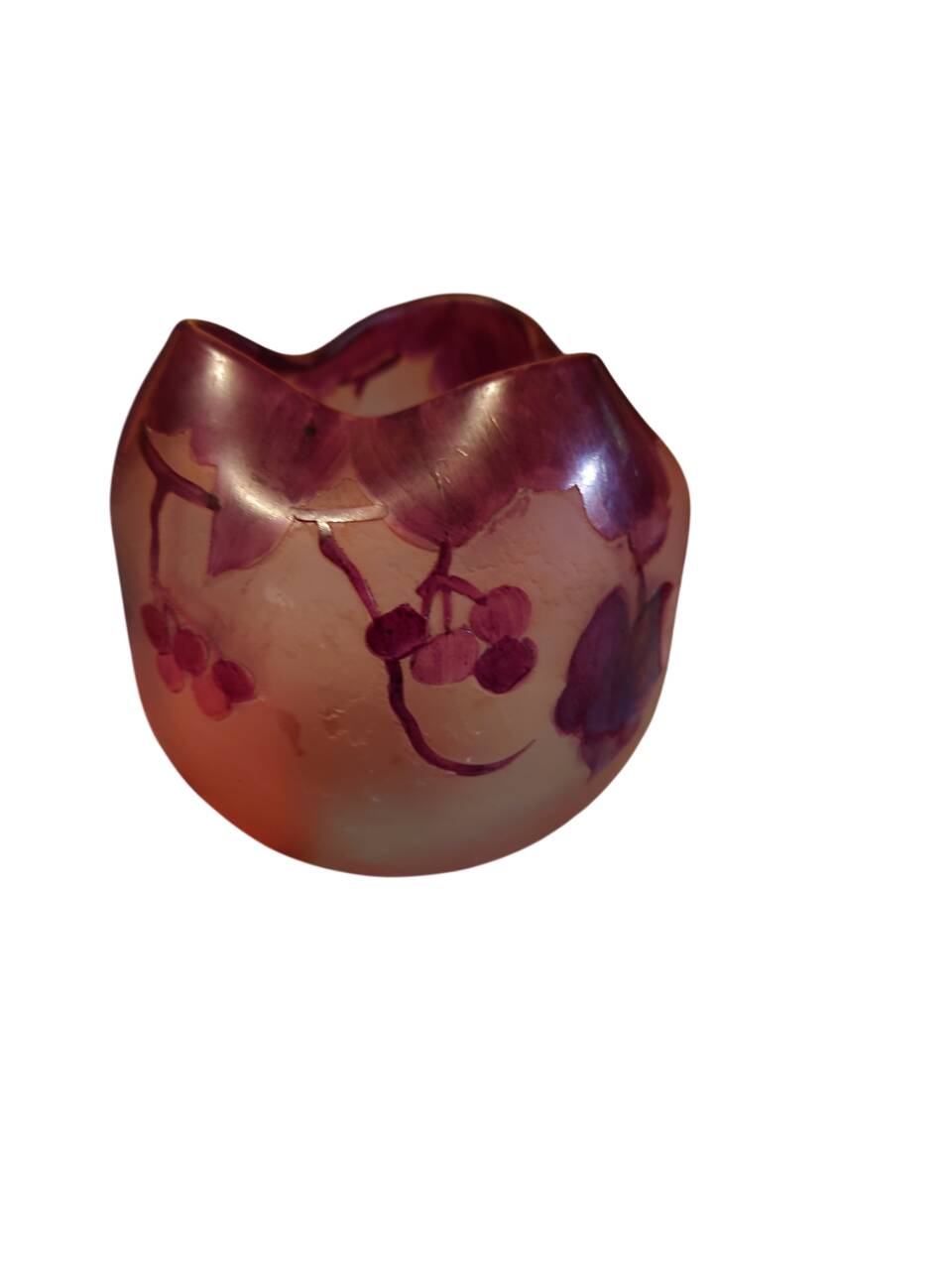 petit vase boule verre multicouche dégagé a l'acide de cassis et rechaussé de peinture signé Theodor