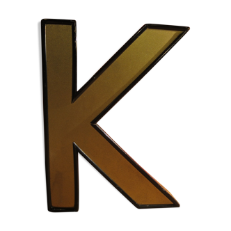 Teaches letter K vintage gold outlined in black format 15 x 21 cm