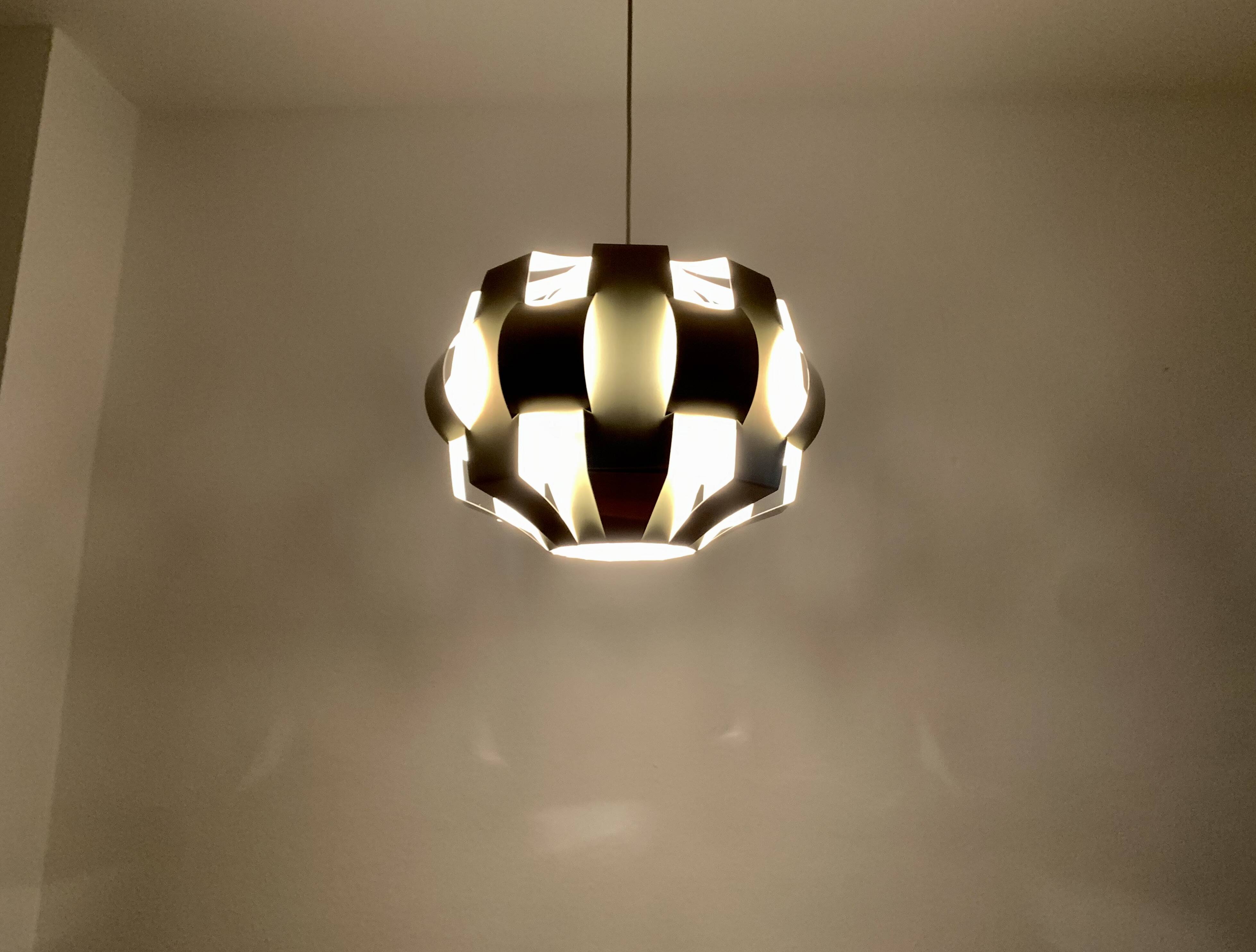 Suspension en métal origami