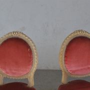 Paire de chaises laquées crème style Louis XVI vers 1900