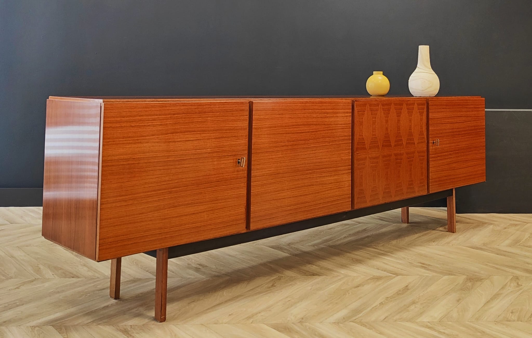 Enfilade Mid Century