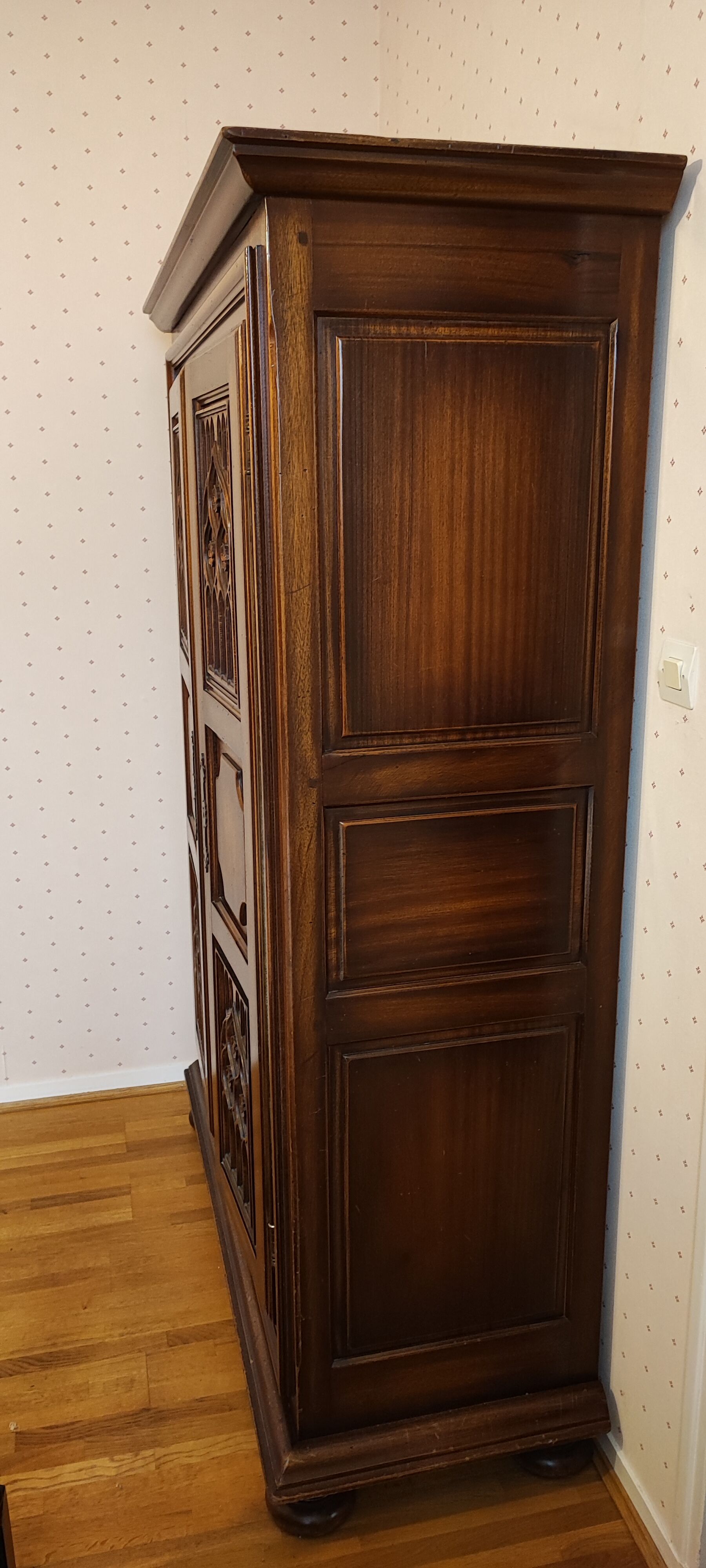 Wardrobe in Gothic style