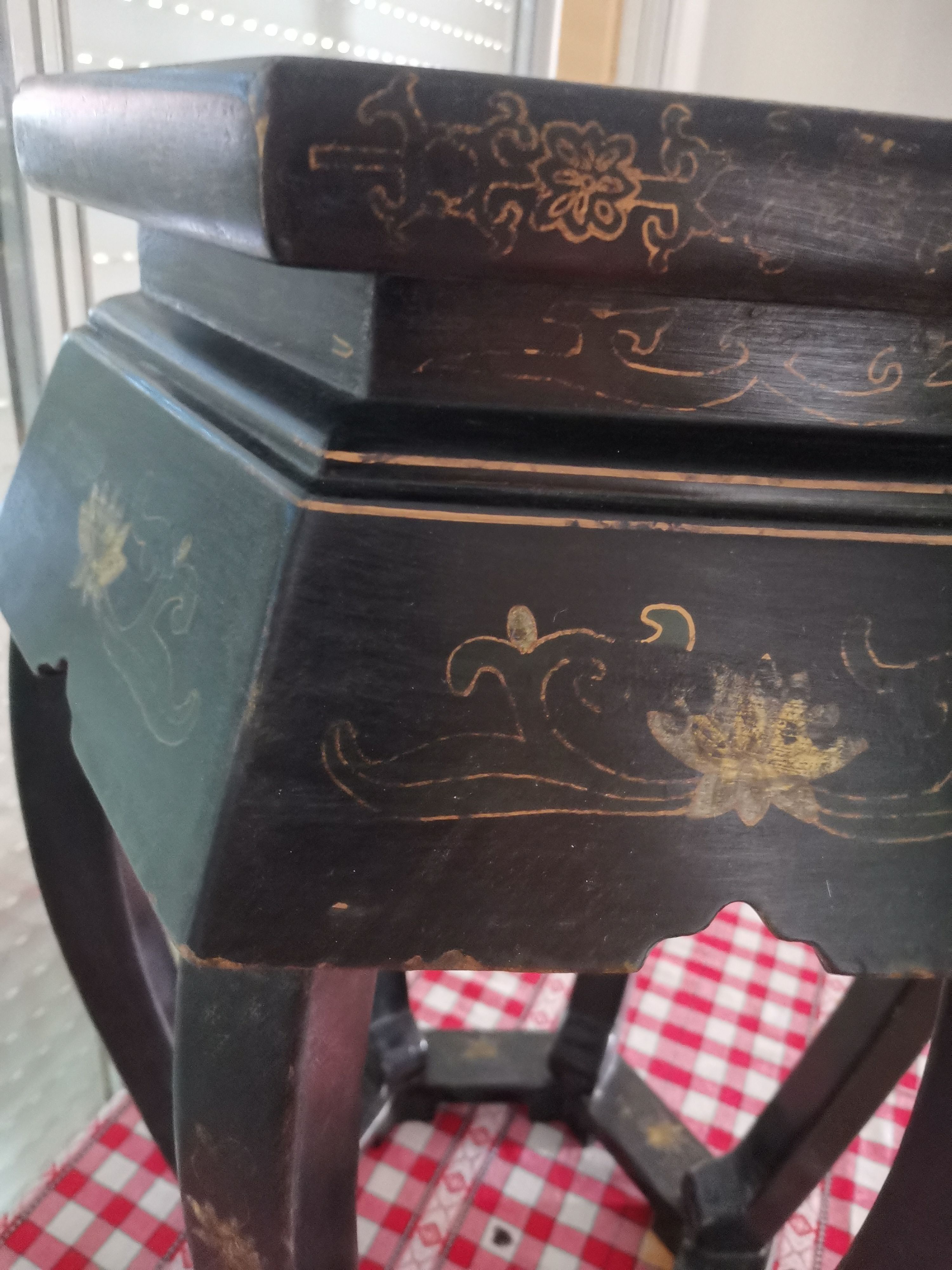 Chinese table painted Napoleon III era with Phoenix certificate in good condition