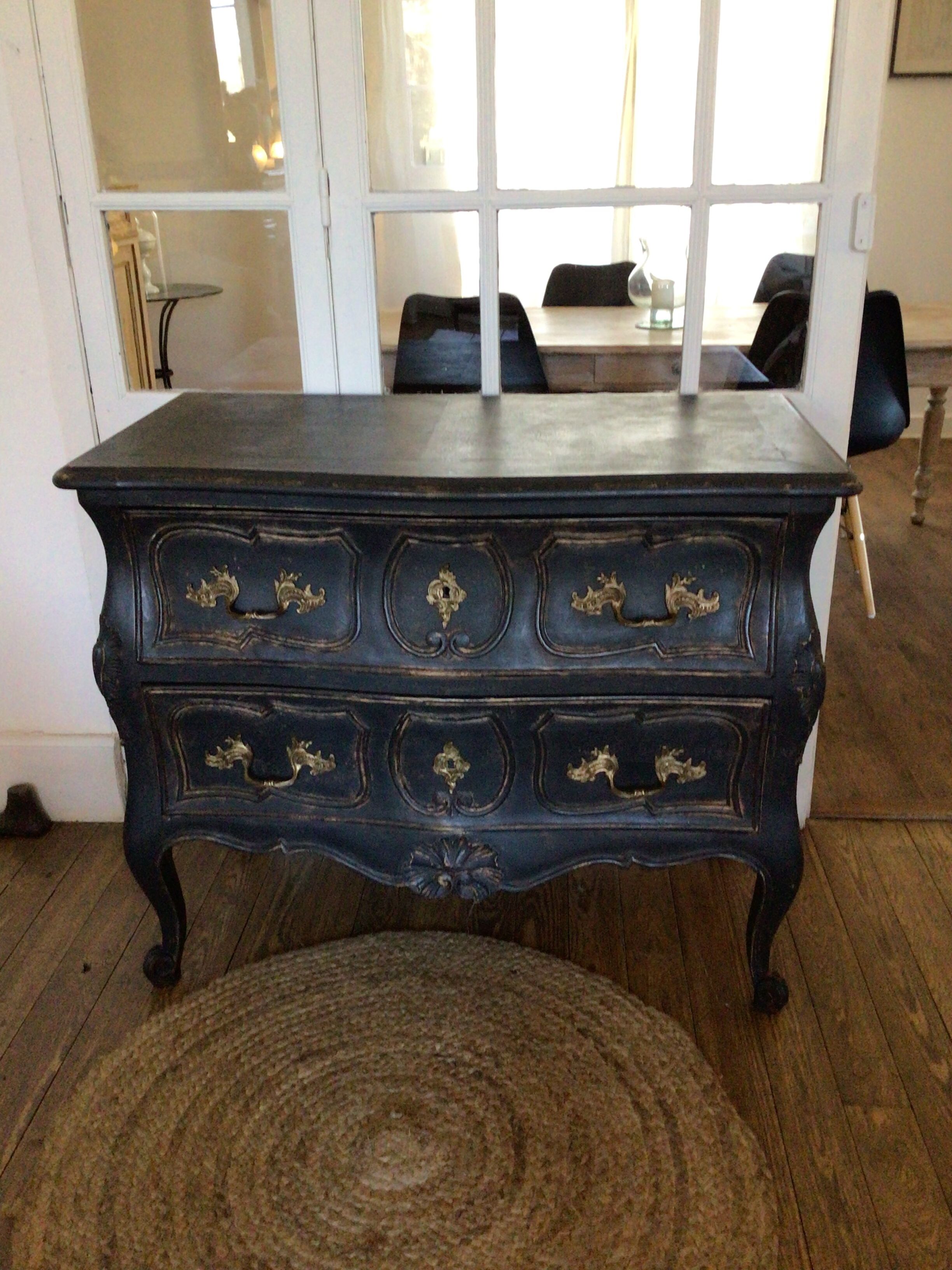 Commode patine noire cirée