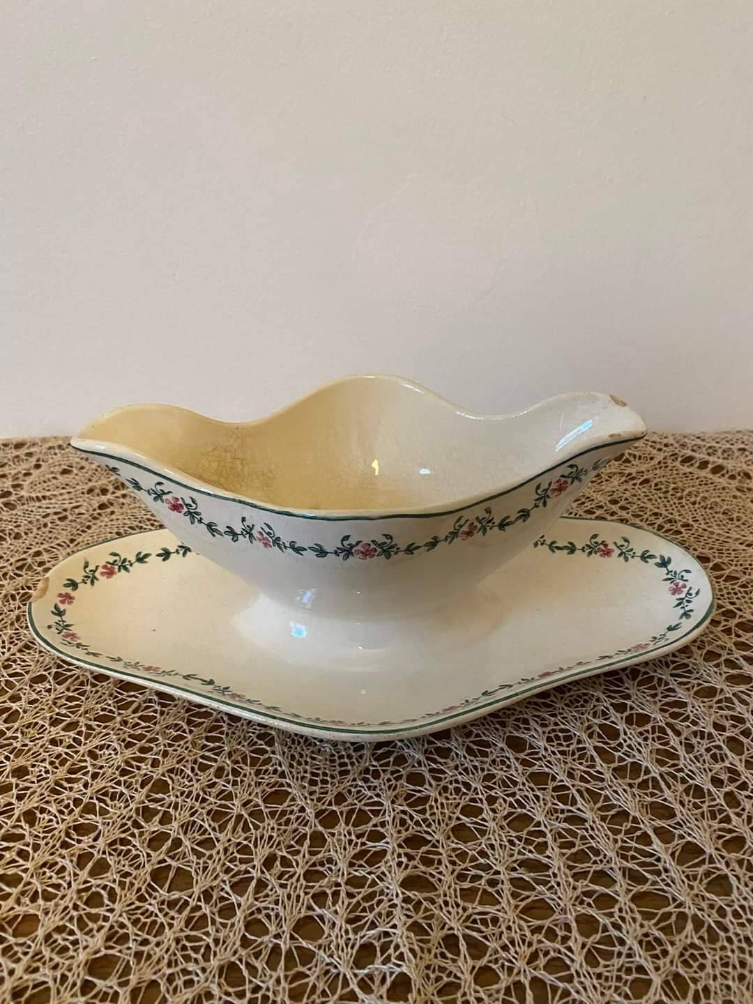 Longwy porcelain sauceboat, Blois model