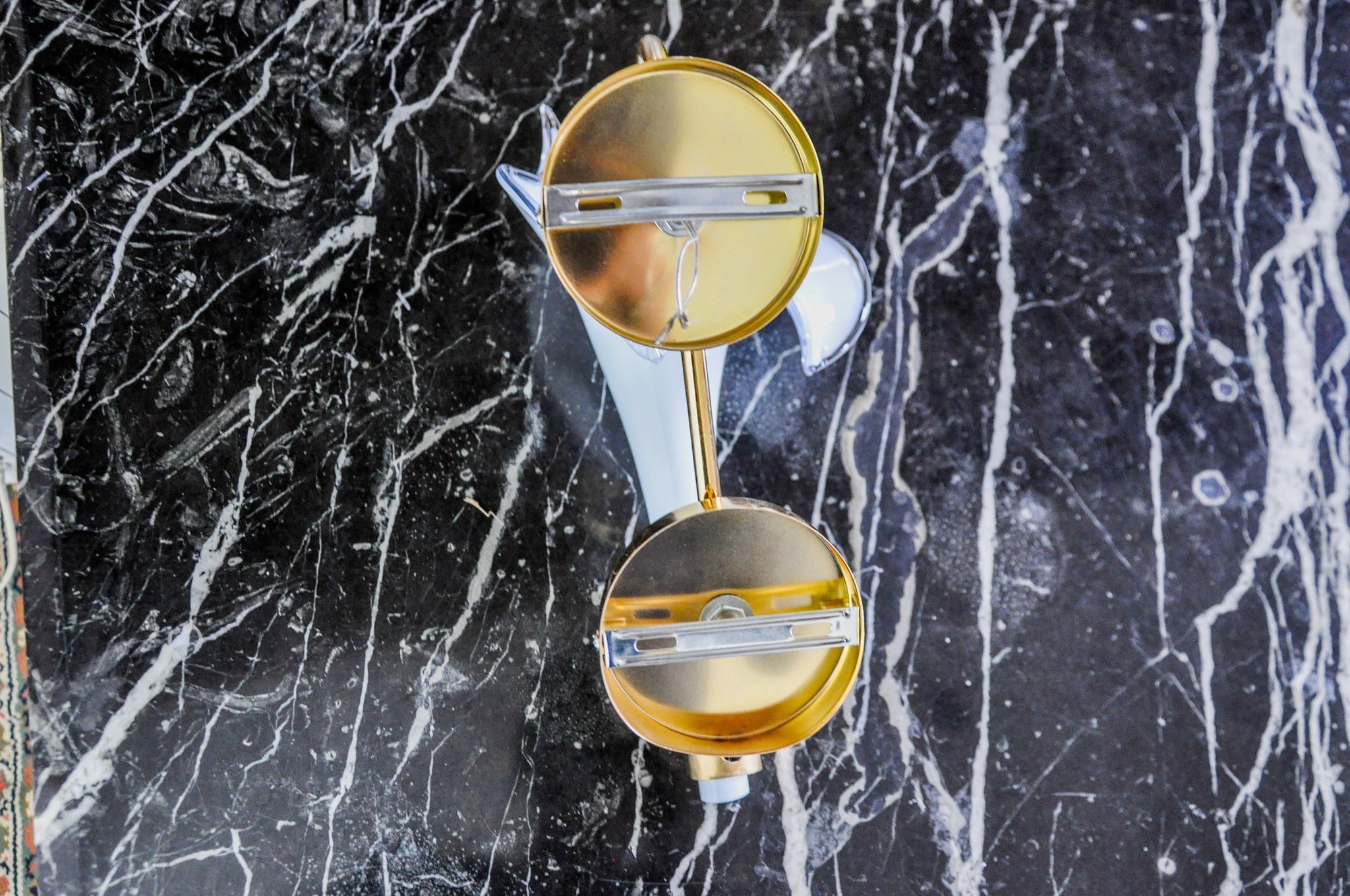 Applique fleur de lys blanche, verre de murano, Italie, 1970