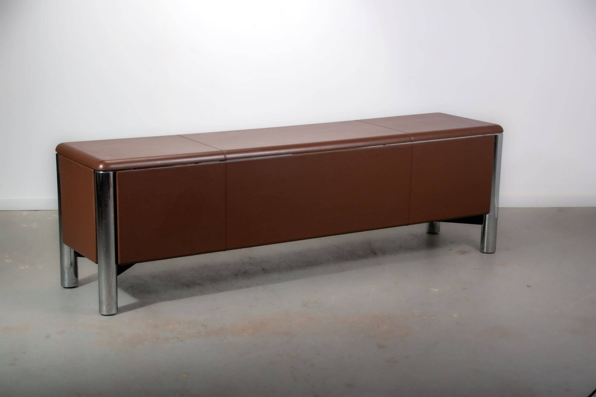 No. 3076 credenza extension in Vitello leather from the Pfister Executive Office Collection for KnollStudio. Circa 1988