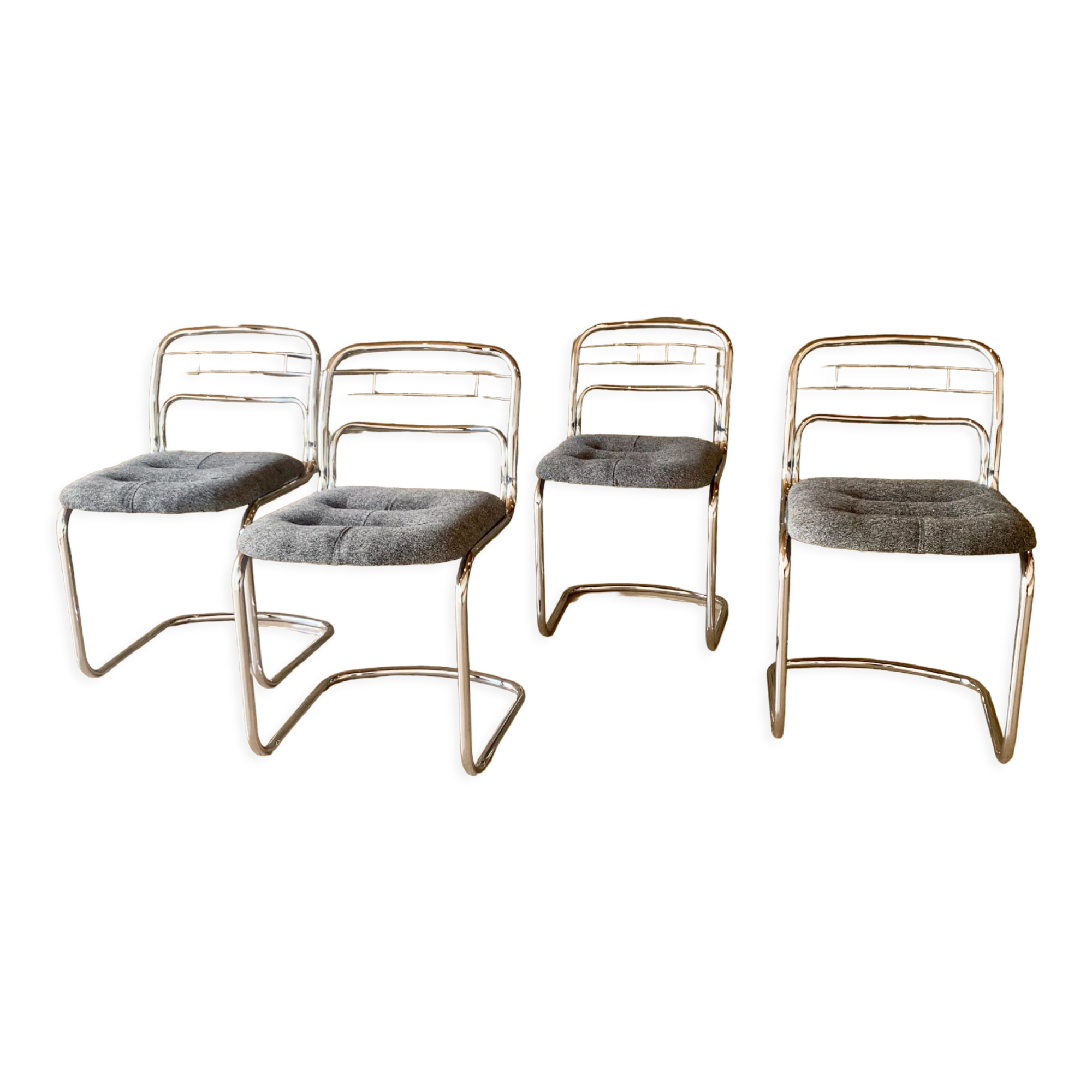 Chaises chromées avec assises retapissées