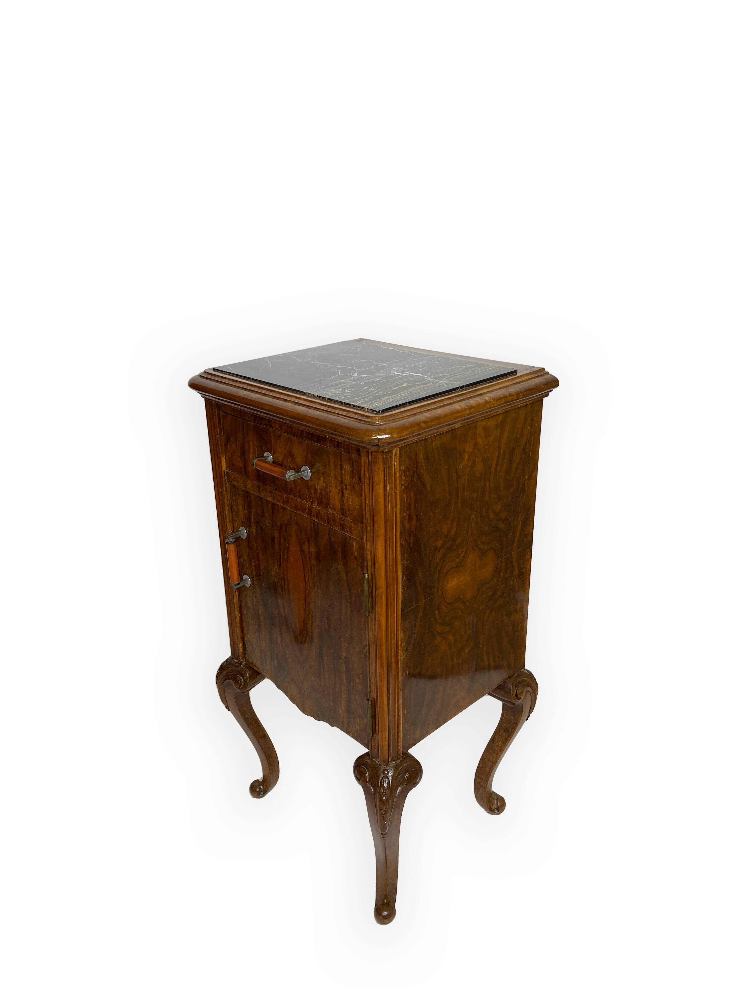 Tables de chevet italiennes en noyer, années 1930/1940