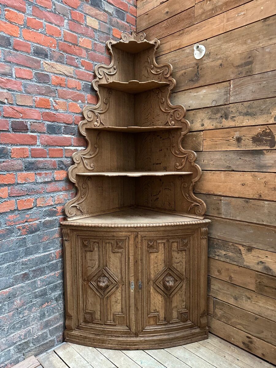 Corner cabinet in oak, late 19th century.