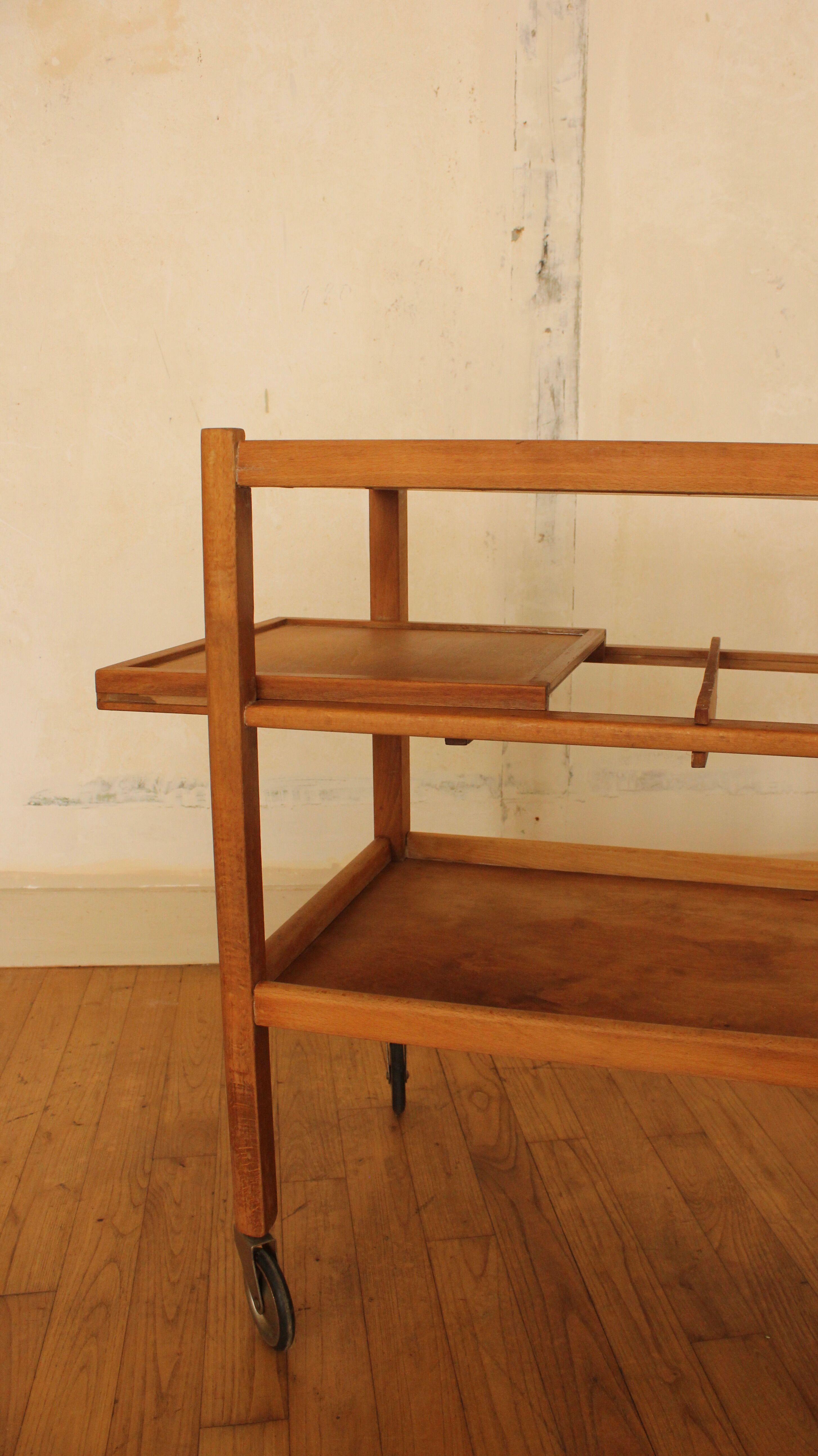 Rolling service table