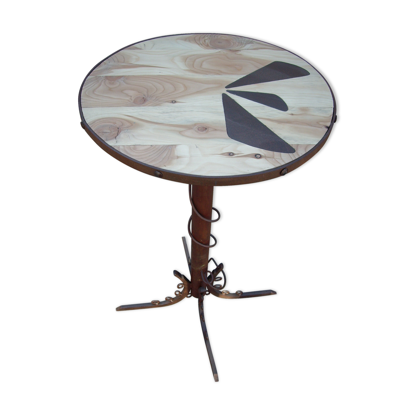 Table style eats standing ironwork