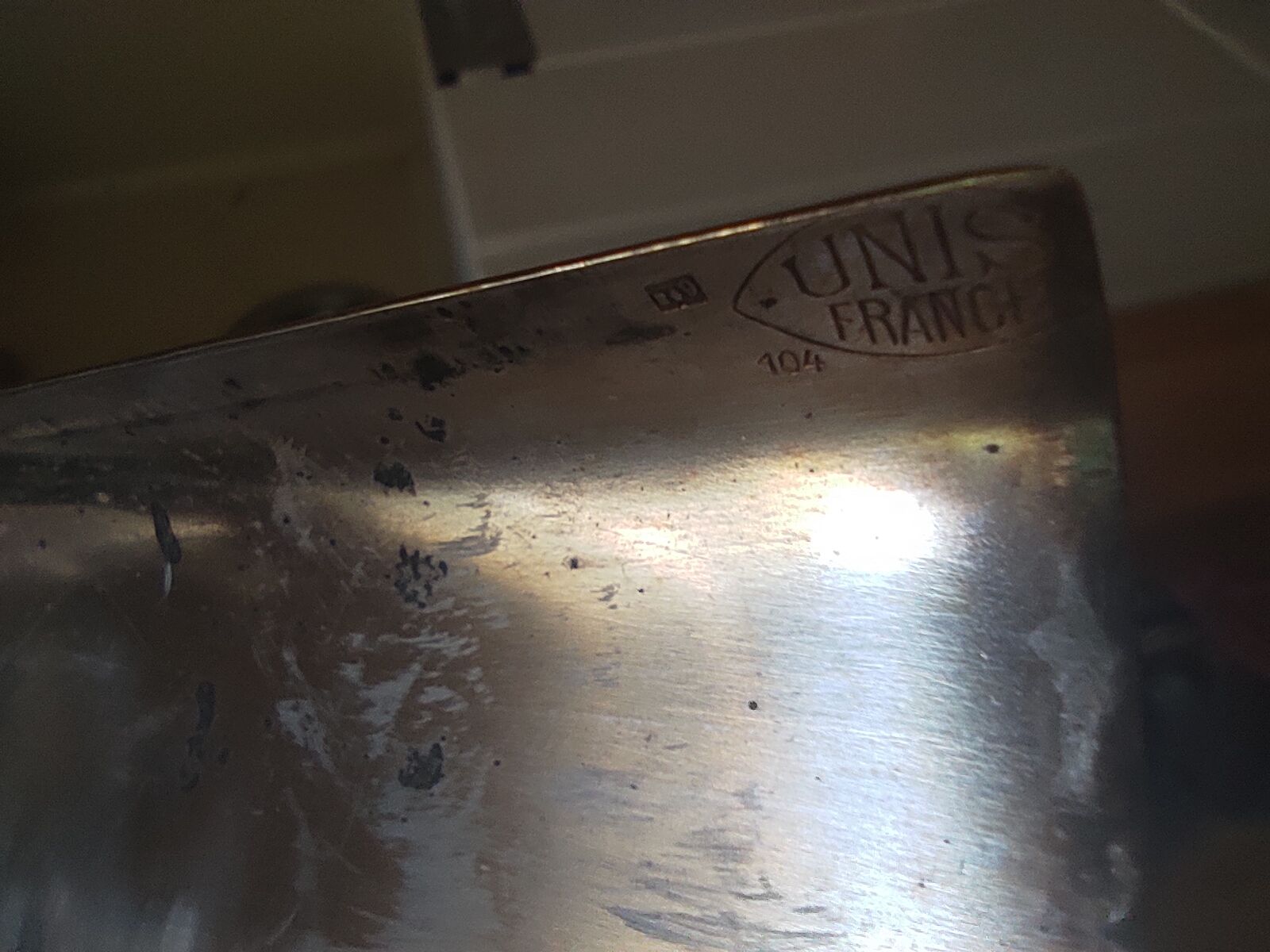 Picks up crumbs art deco