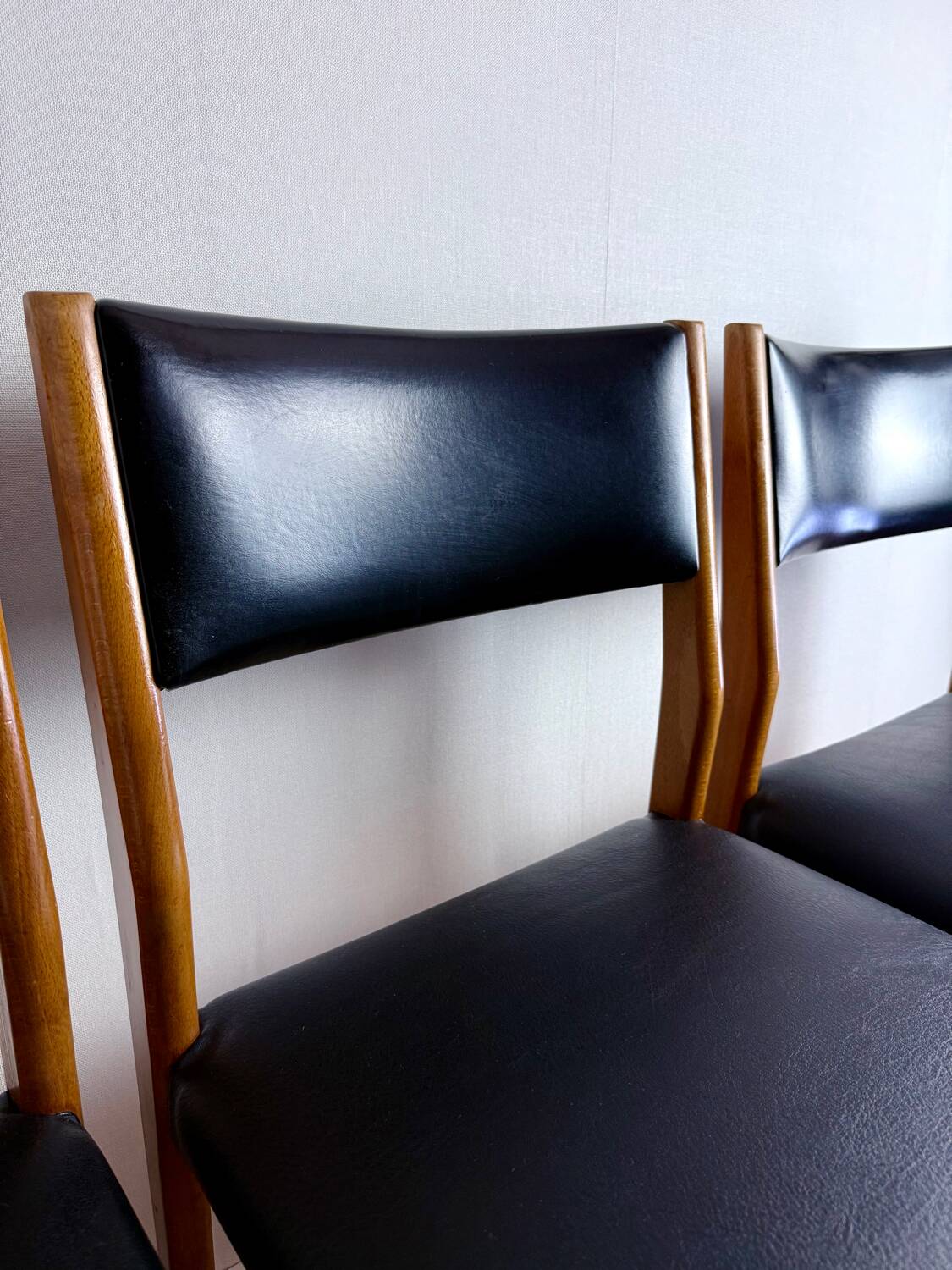 Set of 4 wooden and black leatherette chairs