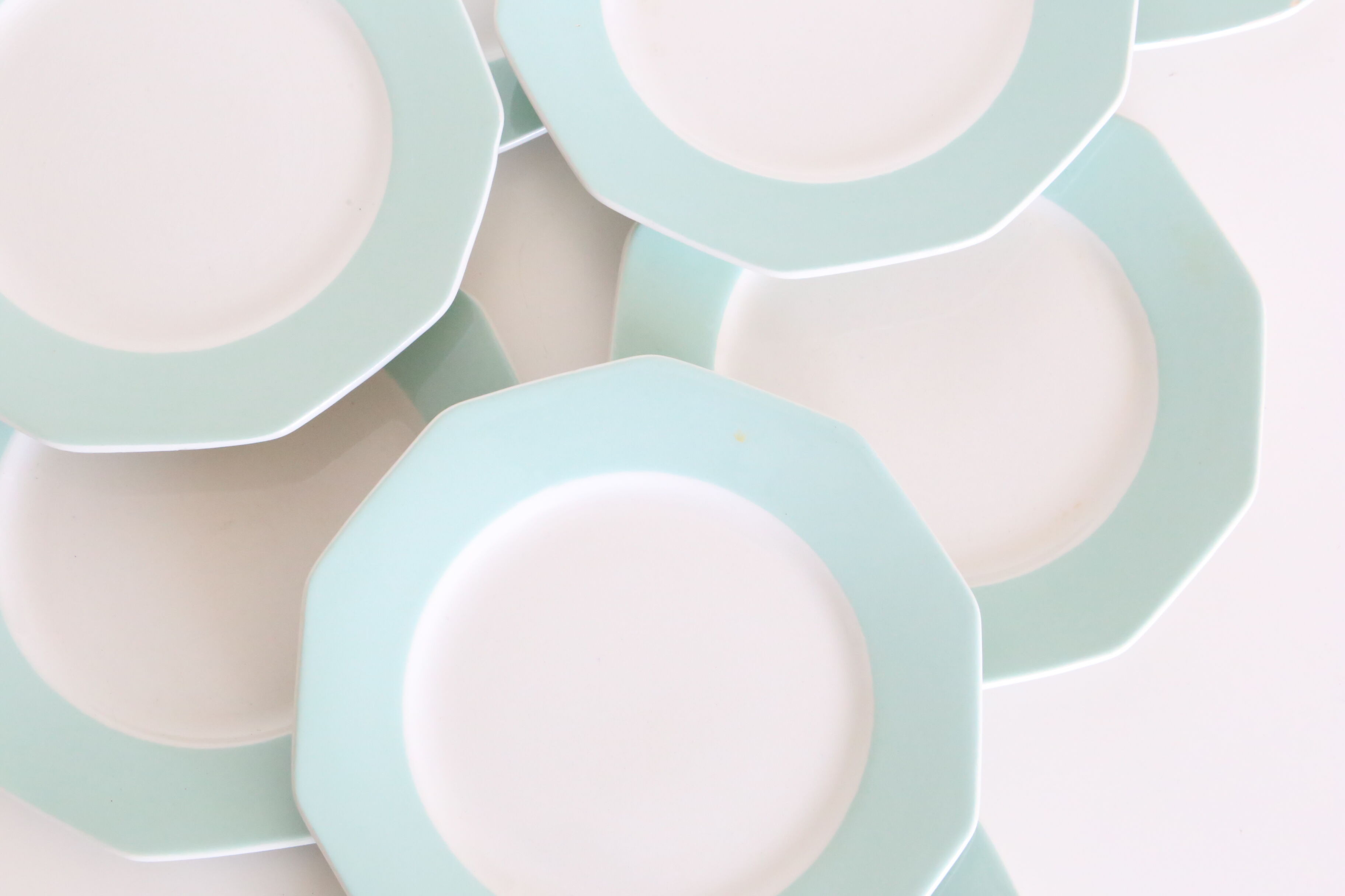 Ensemble de 9 assiettes à dessert décagonales vert mint