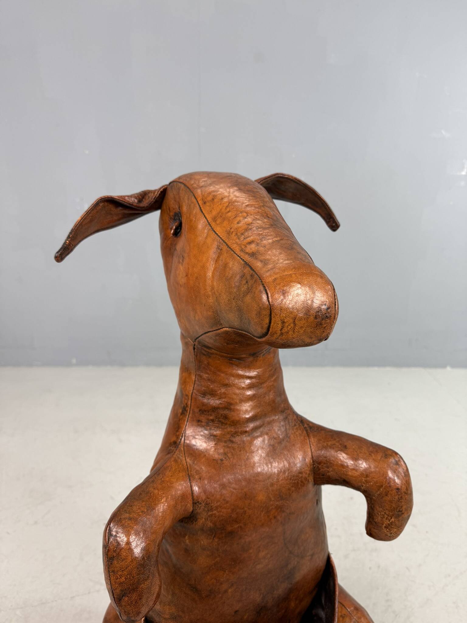 Dimitri Omersa leather magazine pouch kangaroo, Almazán, Spain, 1970 (Stamped)