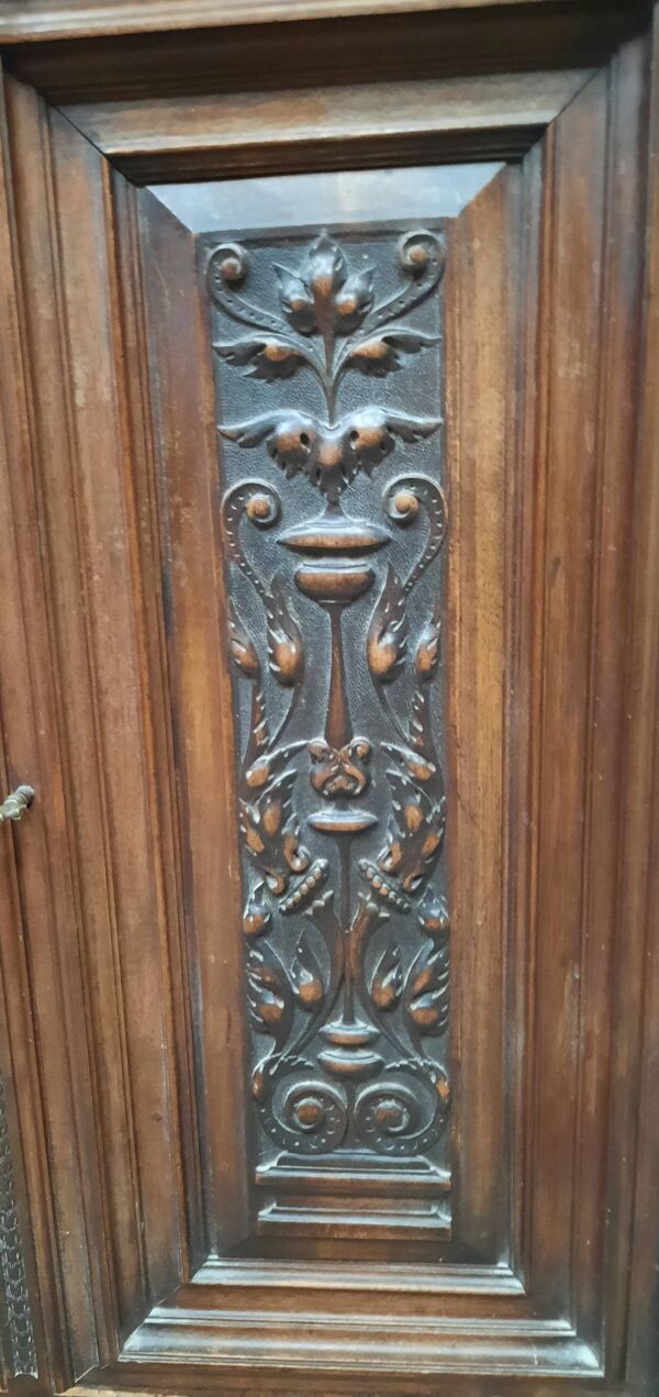 Meuble style renaissance à 4 portes